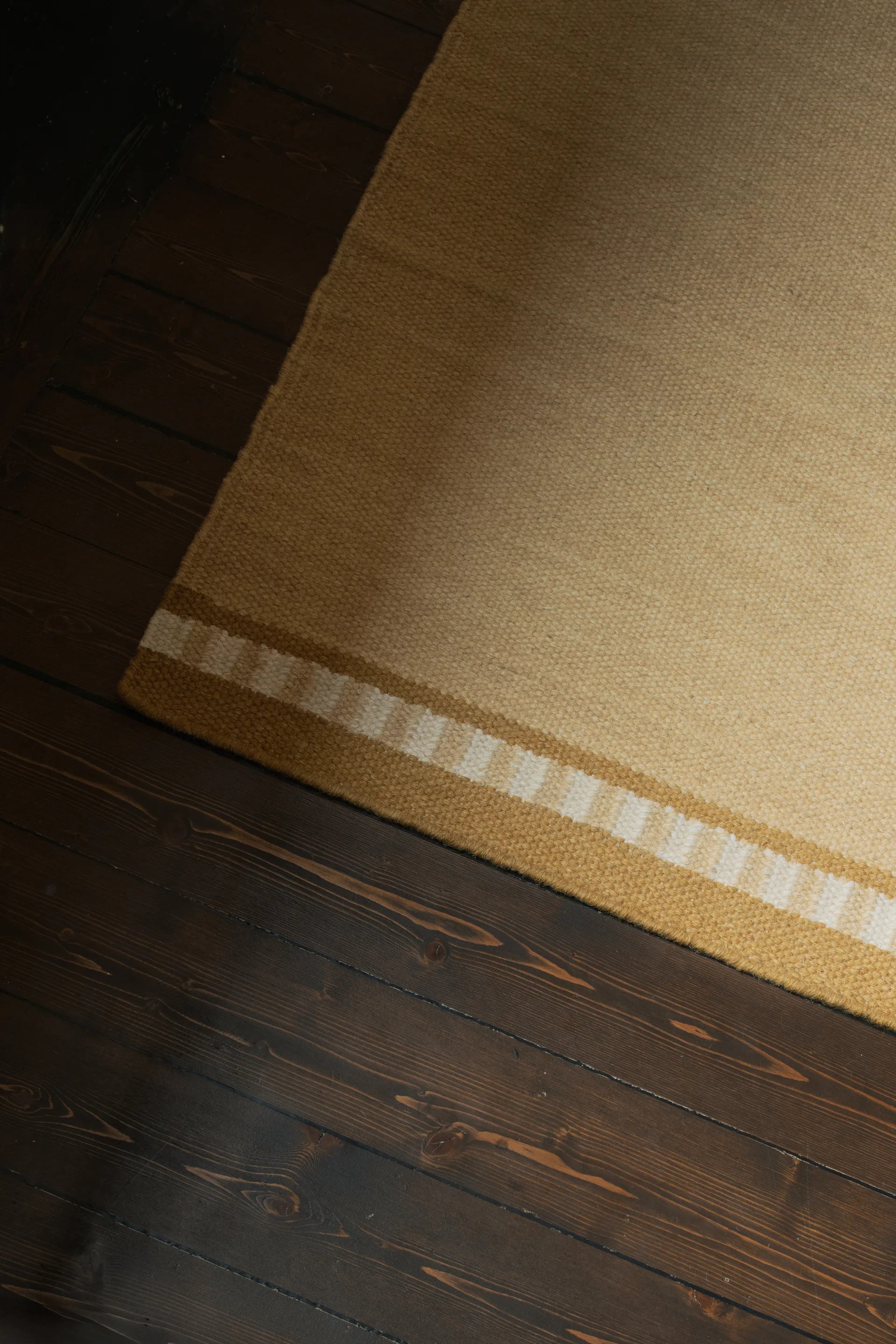 Röllakan Solid μάλλινο χαλί, Mariegold, 180x270 cm Layered