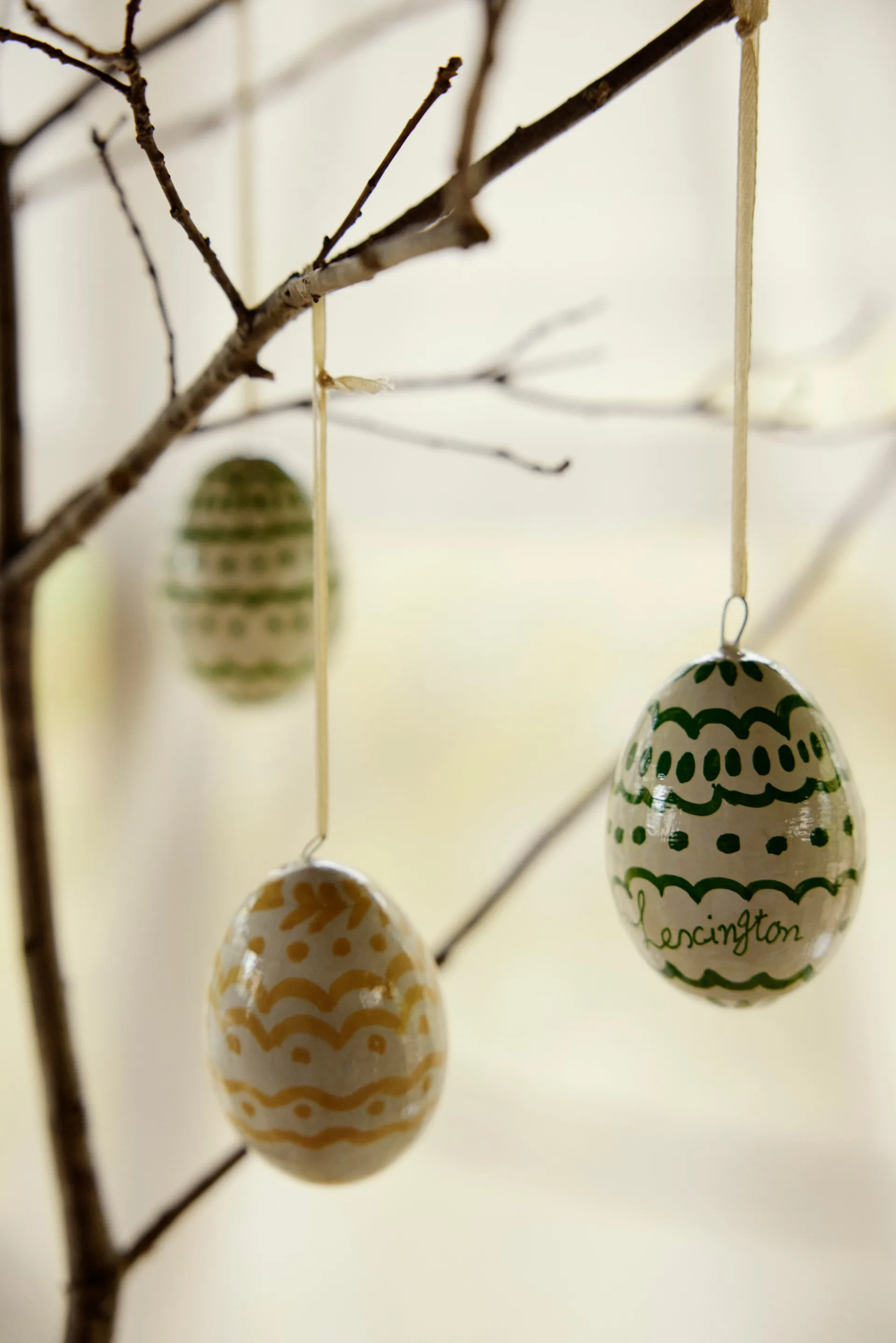 Πασχαλινό κρεμαστό διακοσμητικό Easter Eggs in Papier Maché 2-pack, Green-yellow Lexington