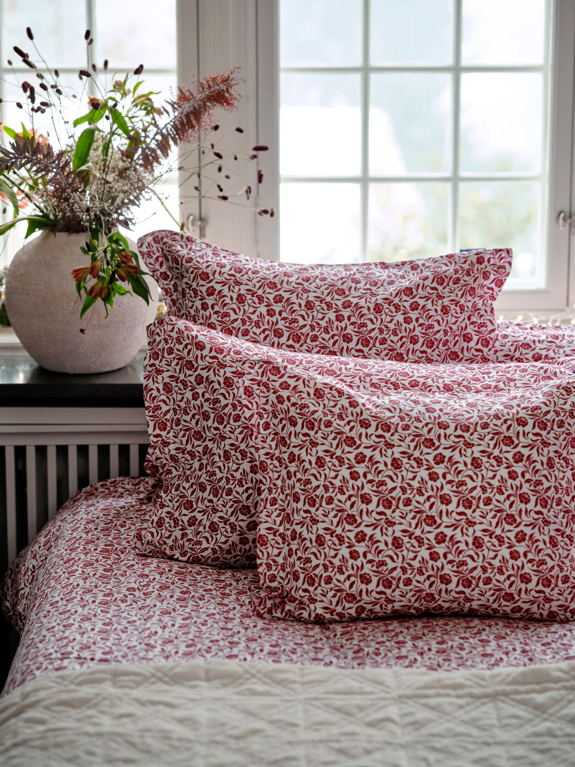 Flower printed cotton sateen μαξιλαροθήκη 50x60 εκ., Λευκό-κόκκινο Lexington