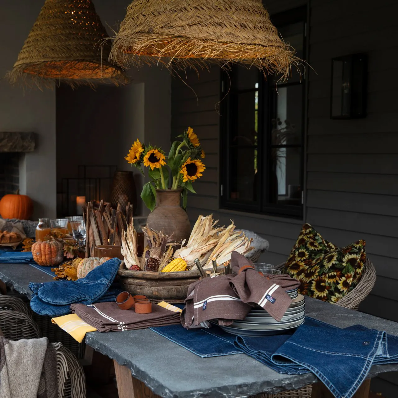 Icons Denim στενόμακρο διακοσμητικό τραπεζομάντιλο 50x150 cm, μπλε τζιν Lexington