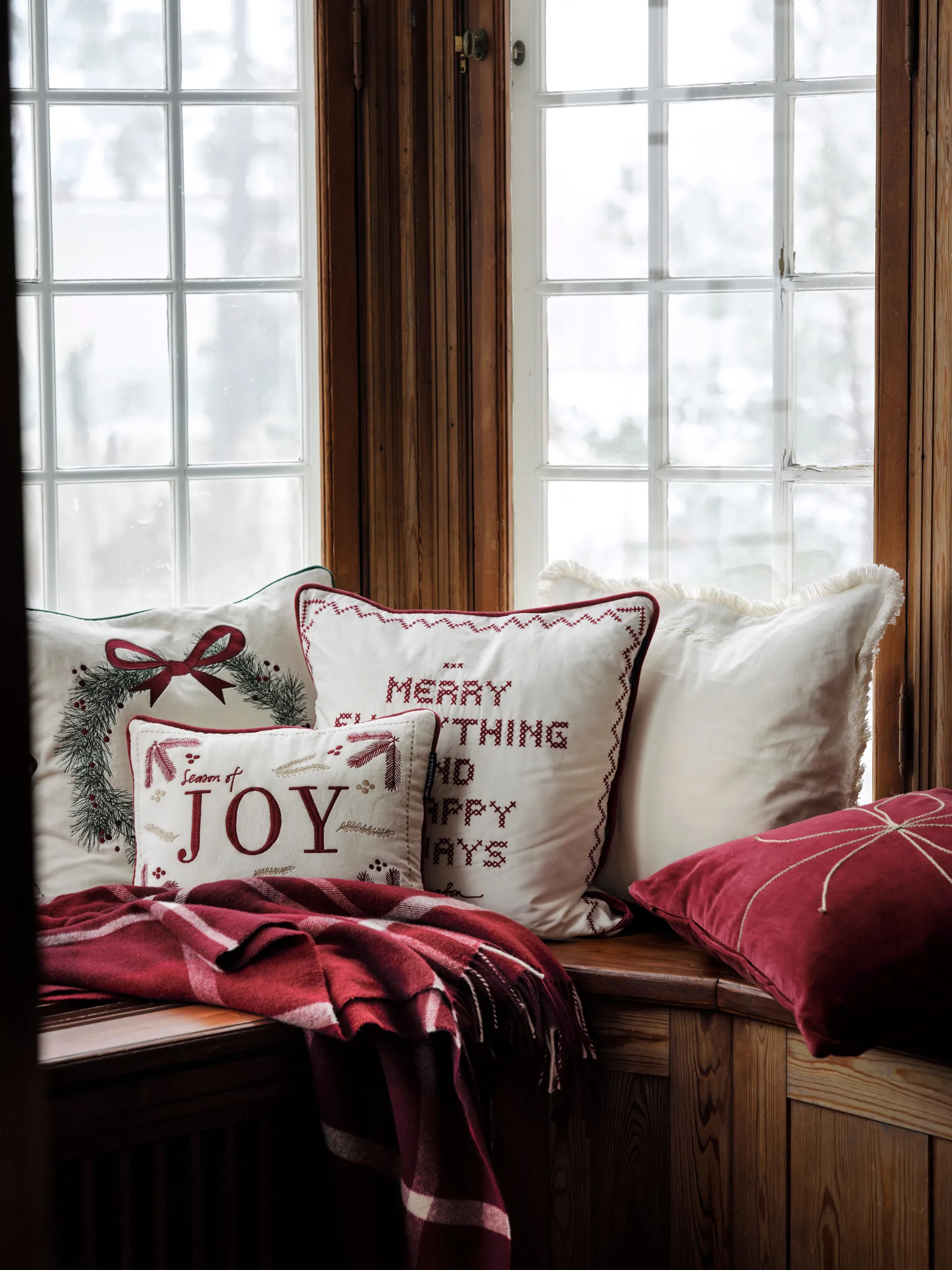 Μαξιλάρι Joy organic cotton velvet 30x40 εκ., Λευκό-κόκκινο Lexington