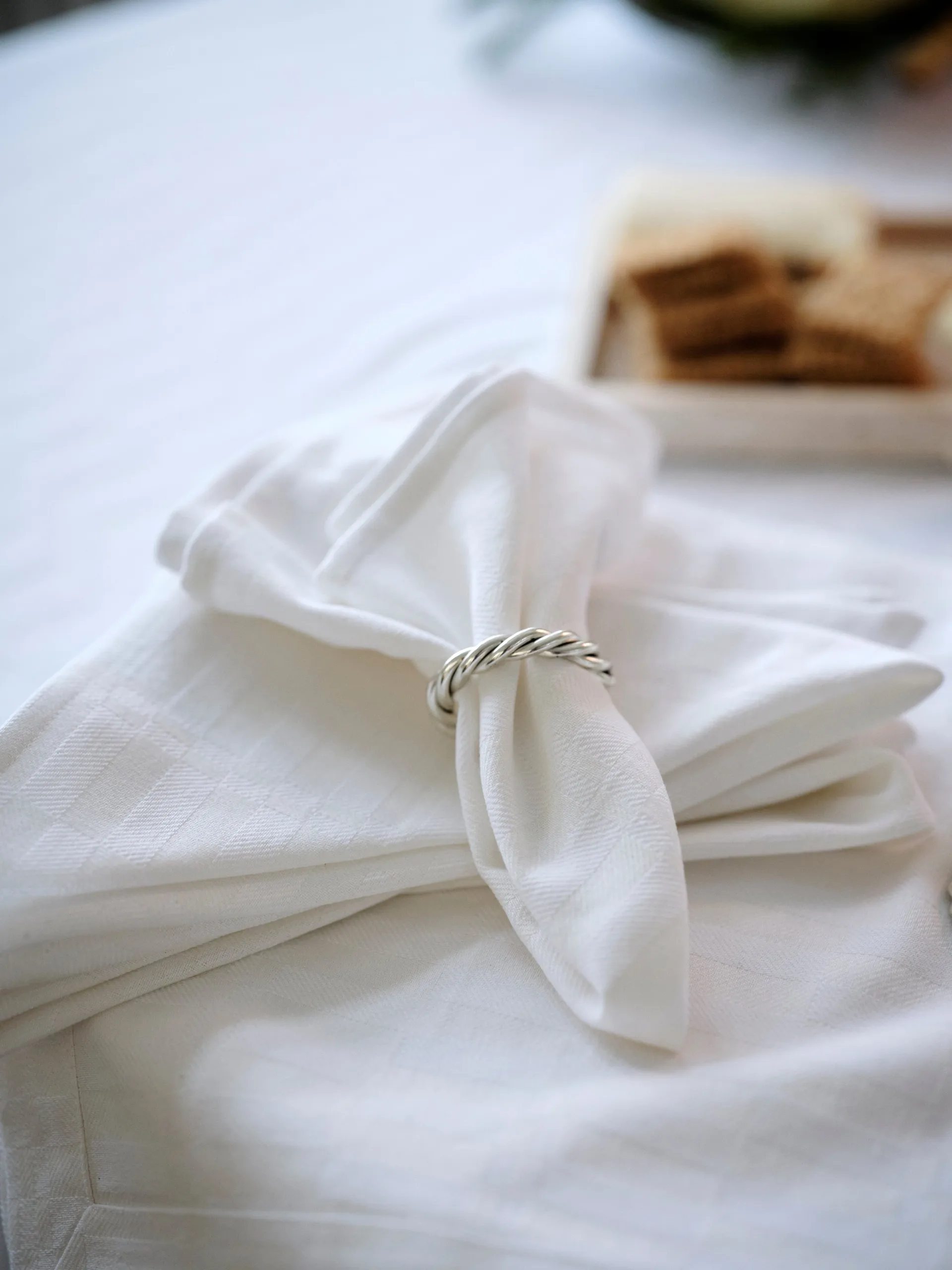 Λευκό τραπεζομάντηλο White jacquard cotton 150x250 εκ., Άσπρο Lexington