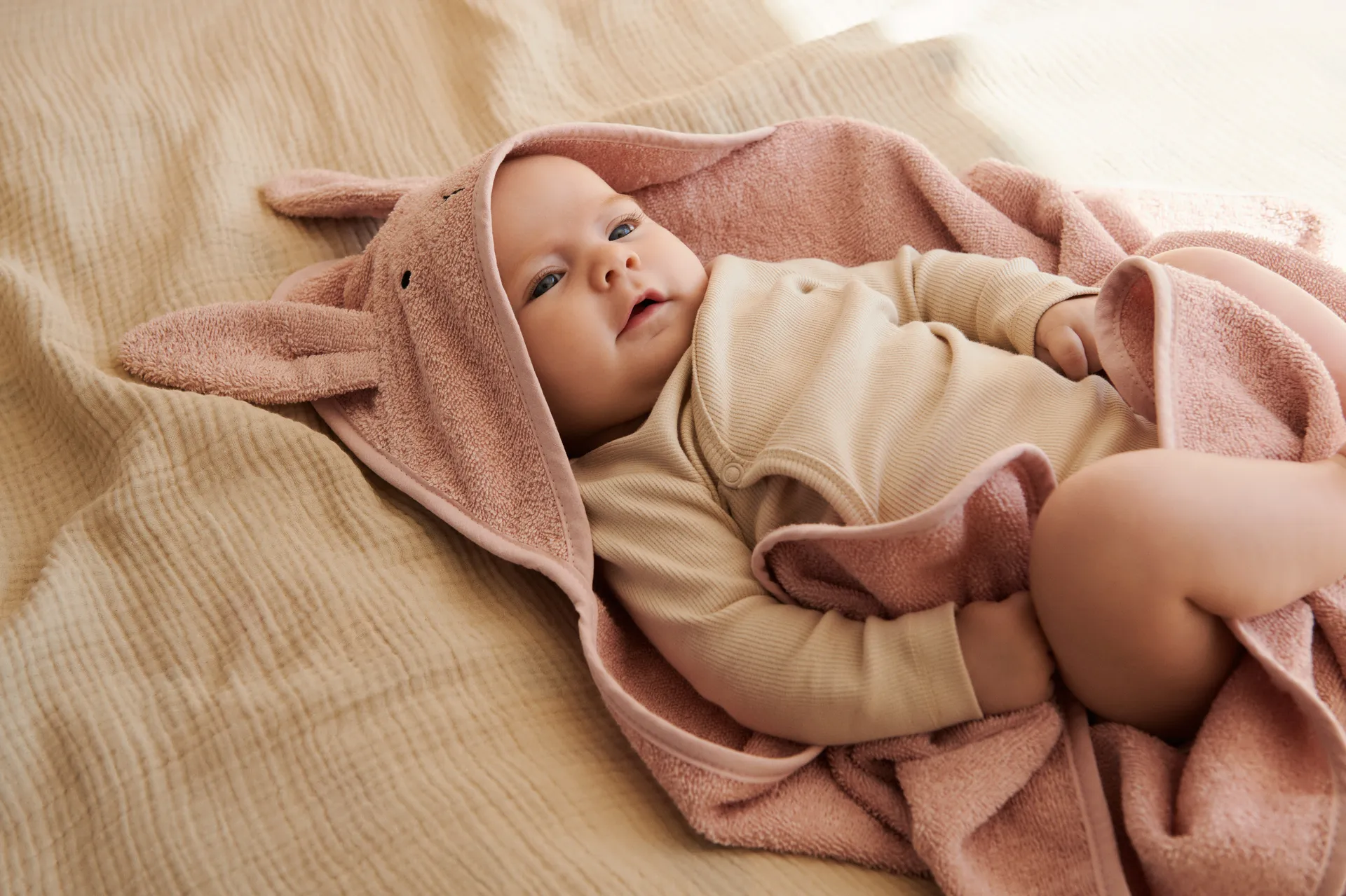 Albert πετσέτα μπάνιου με κουκούλα 70x70 εκ., Rabbit rose Liewood