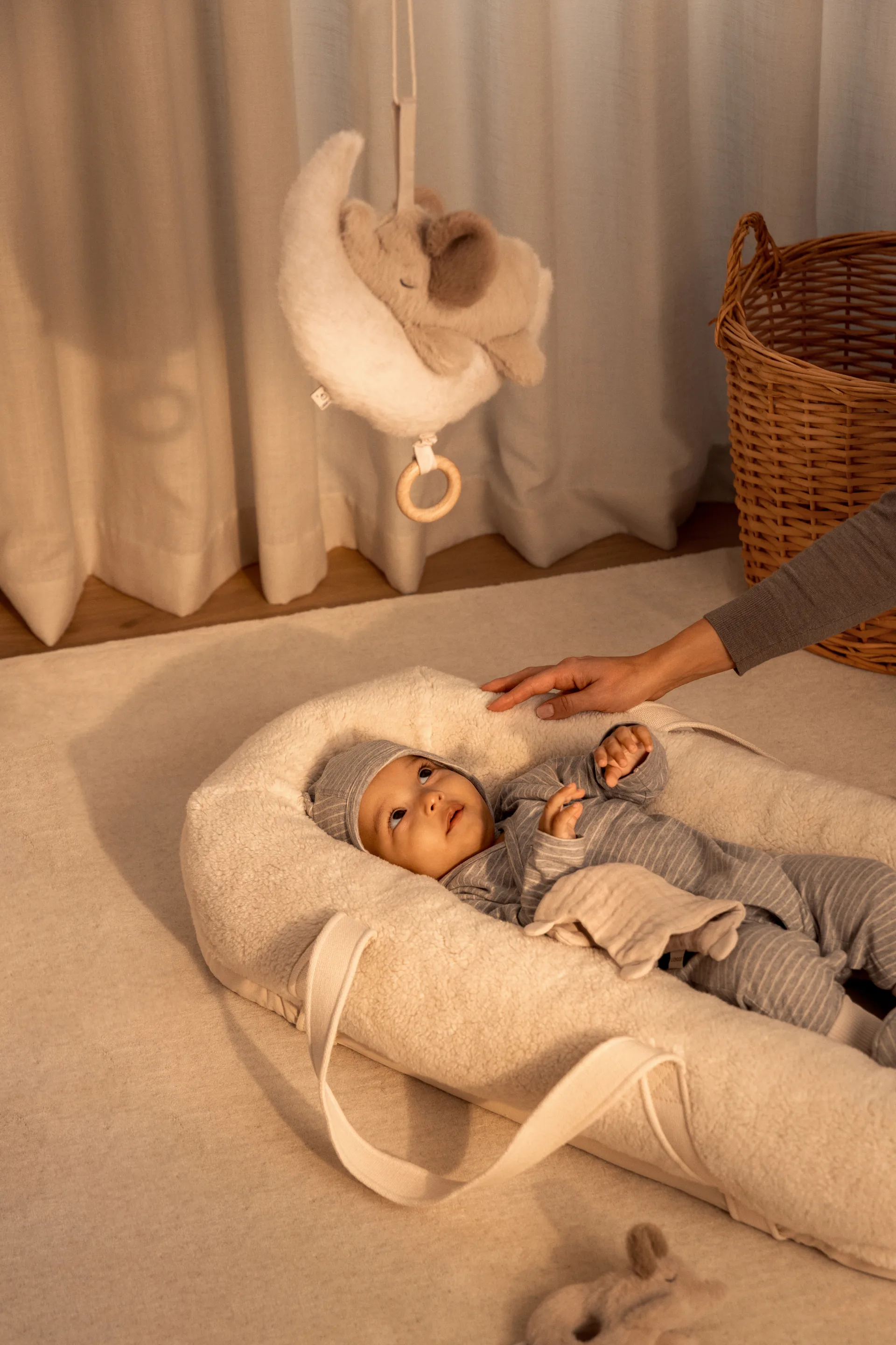 Manyd μωρό ελέφαντας μουσική κούνια, Mist-Sandy Liewood