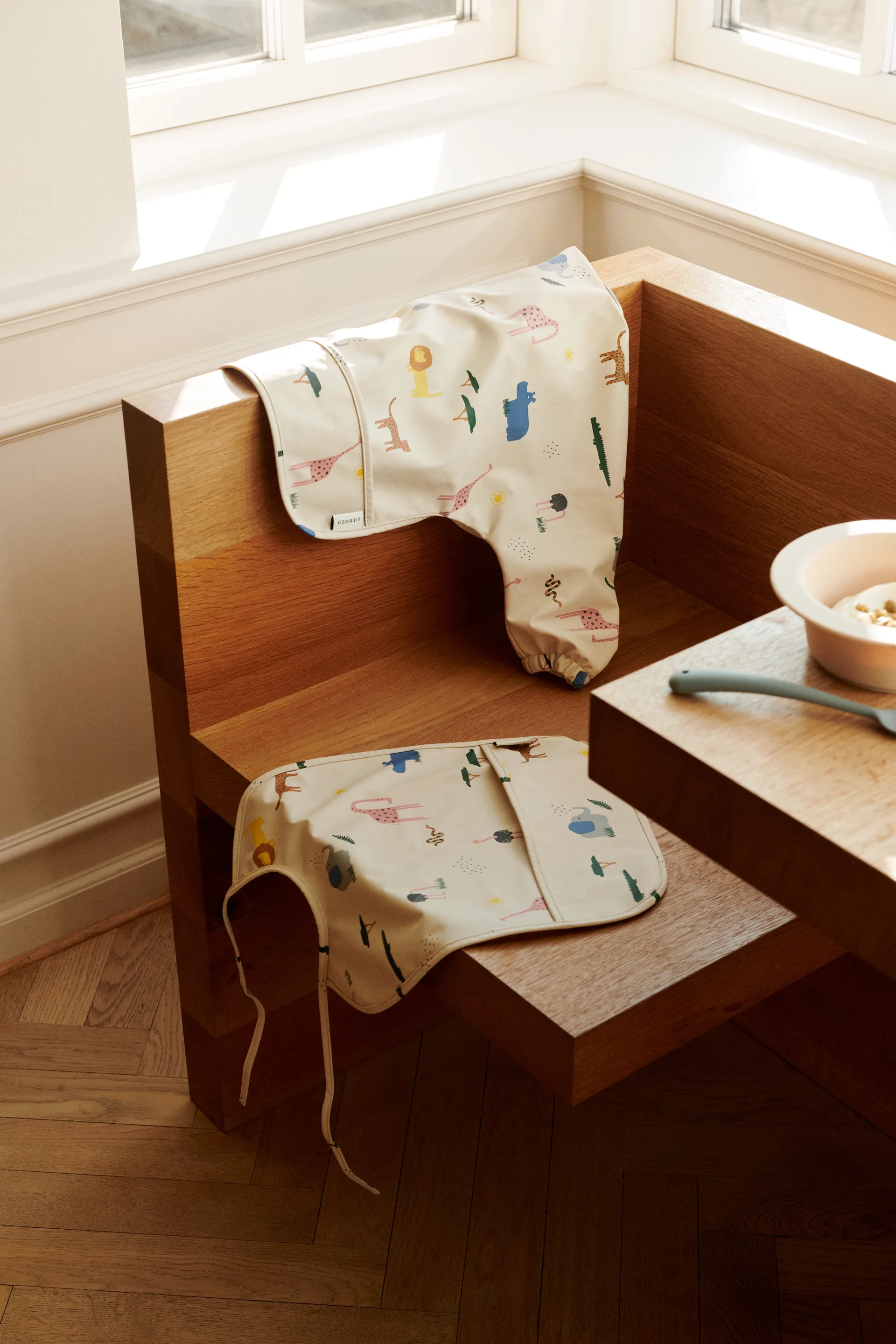 Merle σαλιάρα με μανίκι, Safari sandy mix Liewood