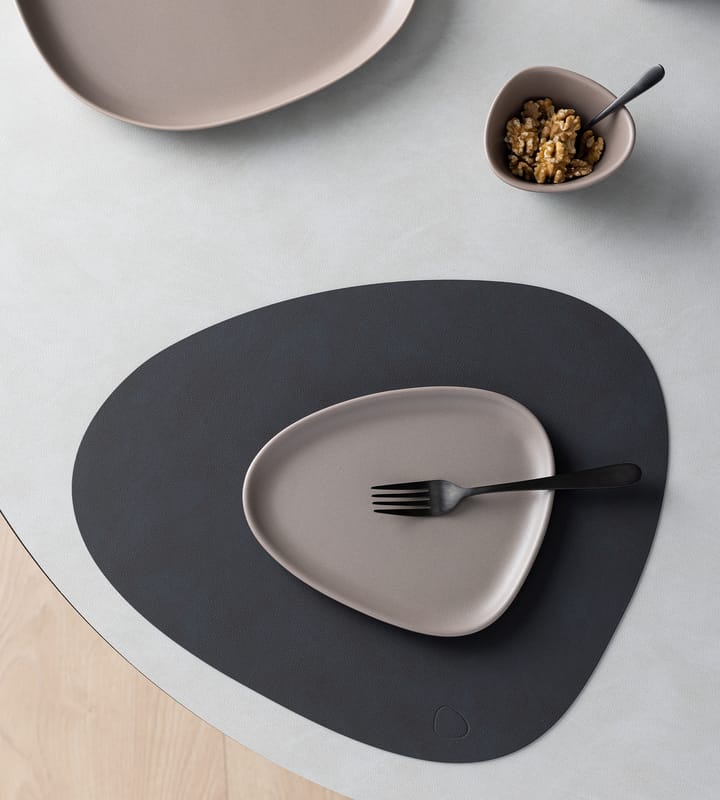 Curve μικρό πιάτο ψευδοπορσελάνης 19x22 cm, Θερμό Γκρι LIND DNA