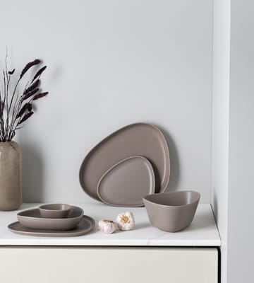 Curve πιάτο ψευδοπορσελάνης 26x30 cm - Θερμό Γκρι - LIND DNA