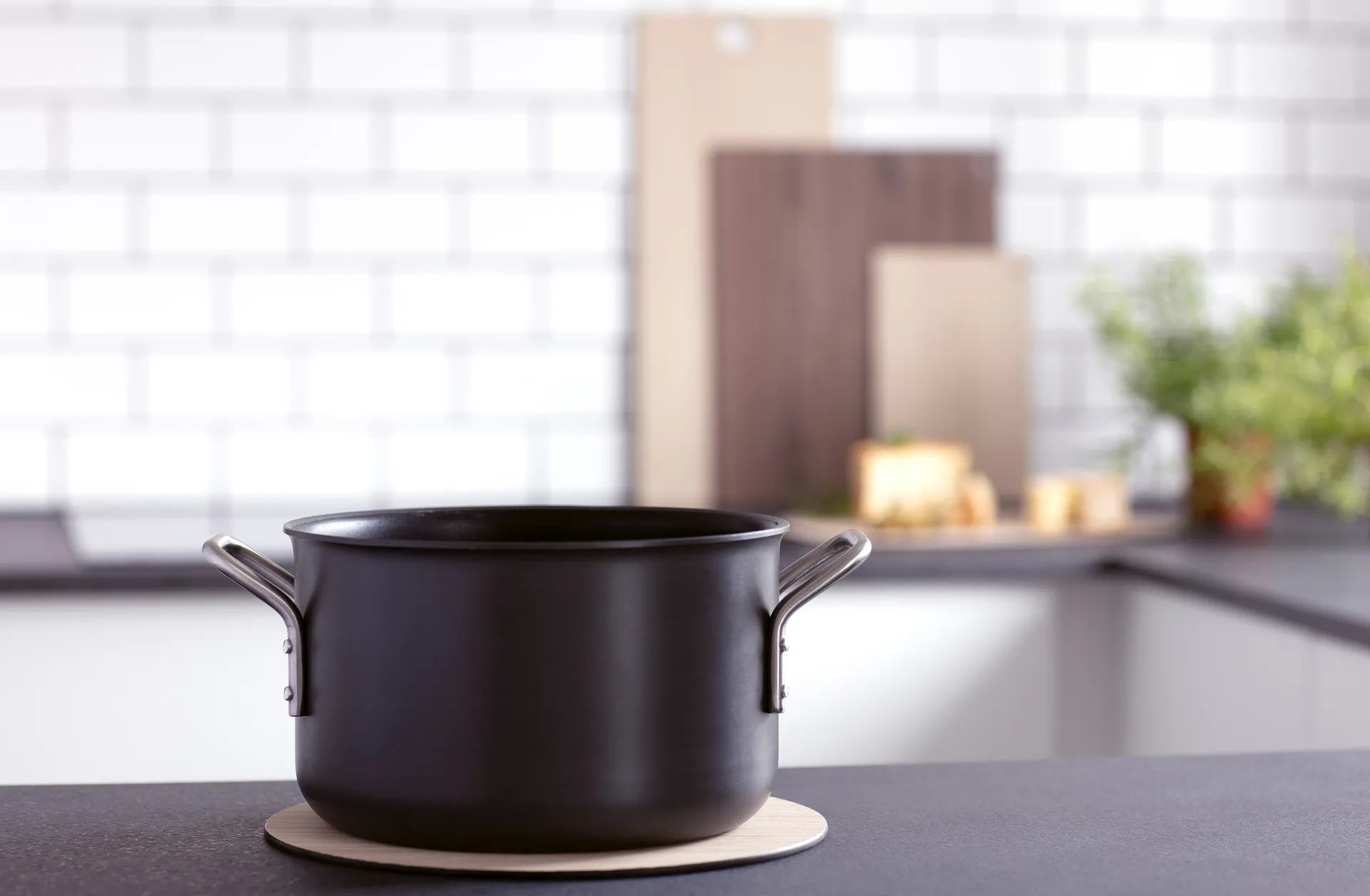 Cut & Serve κυκλική σανίδα κοπής S, Δεσποτάκι LIND DNA