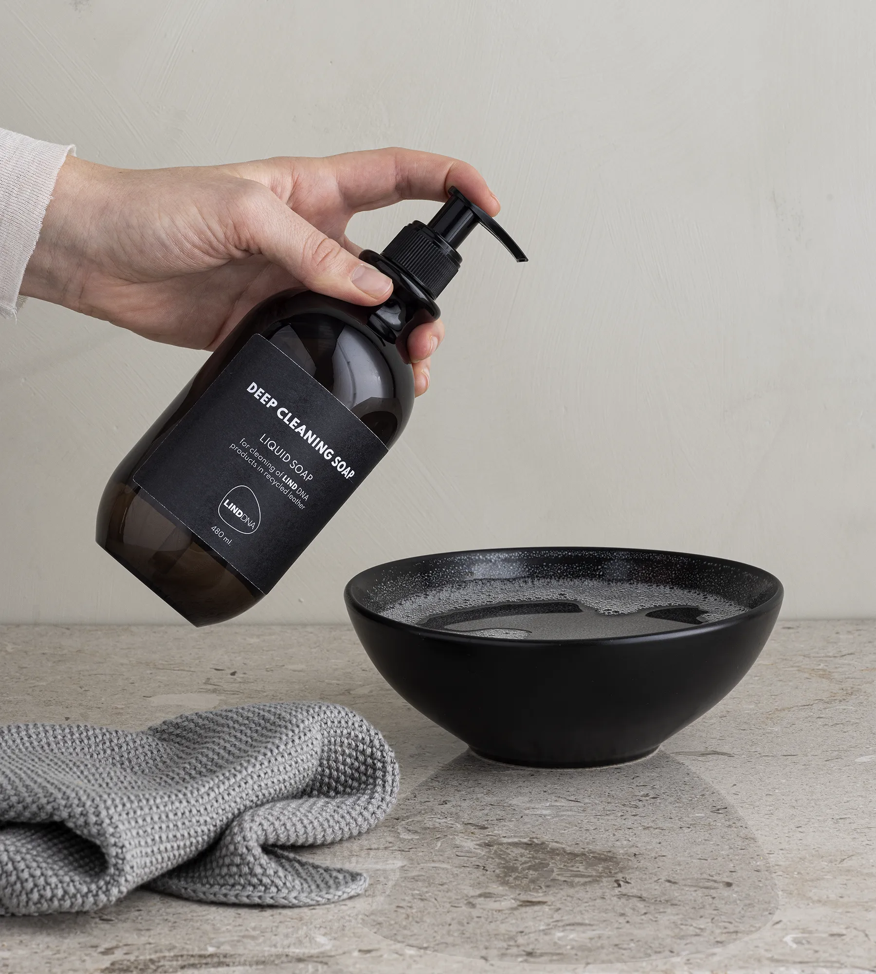 LIND DNA σαπούνι για βαθύ καθαρισμό, 480 ml LIND DNA