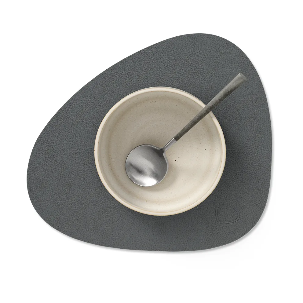 Serene πιατέλα με καμπύλη S 24x28 cm, Anthracite LIND DNA