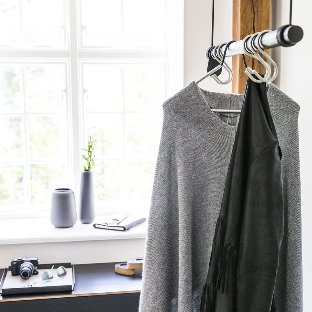 Swing κρεμάστρα, oak black, l, snöre black LIND DNA