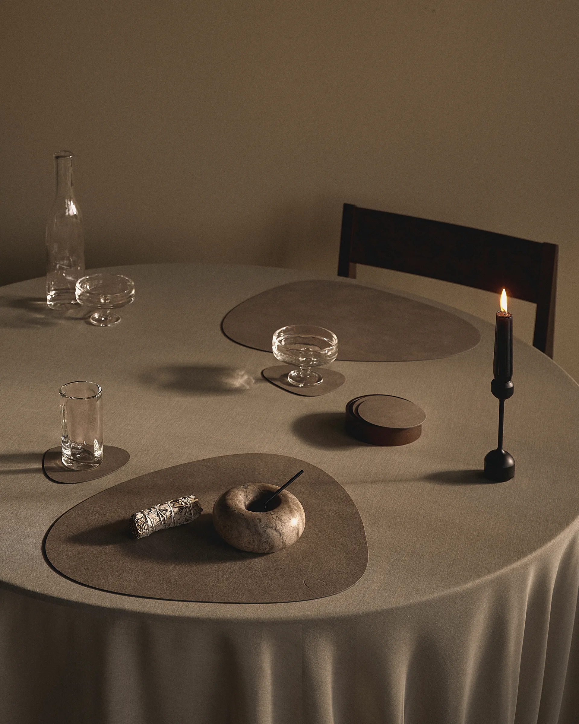 Wood Box αποθήκευση για σουβέρ, Smoked-oak, circle, S LIND DNA