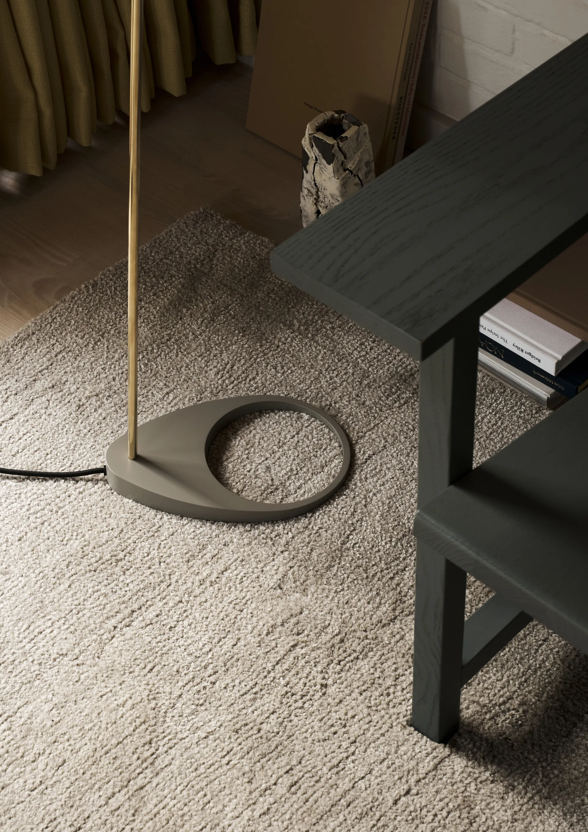 AJ φψτιστικό δαπέδου, Brass-warm grey Louis Poulsen