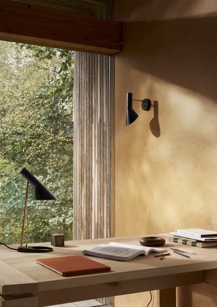 AJ MINI επιτραπέζιο φωτιστικό, Brass-black Louis Poulsen