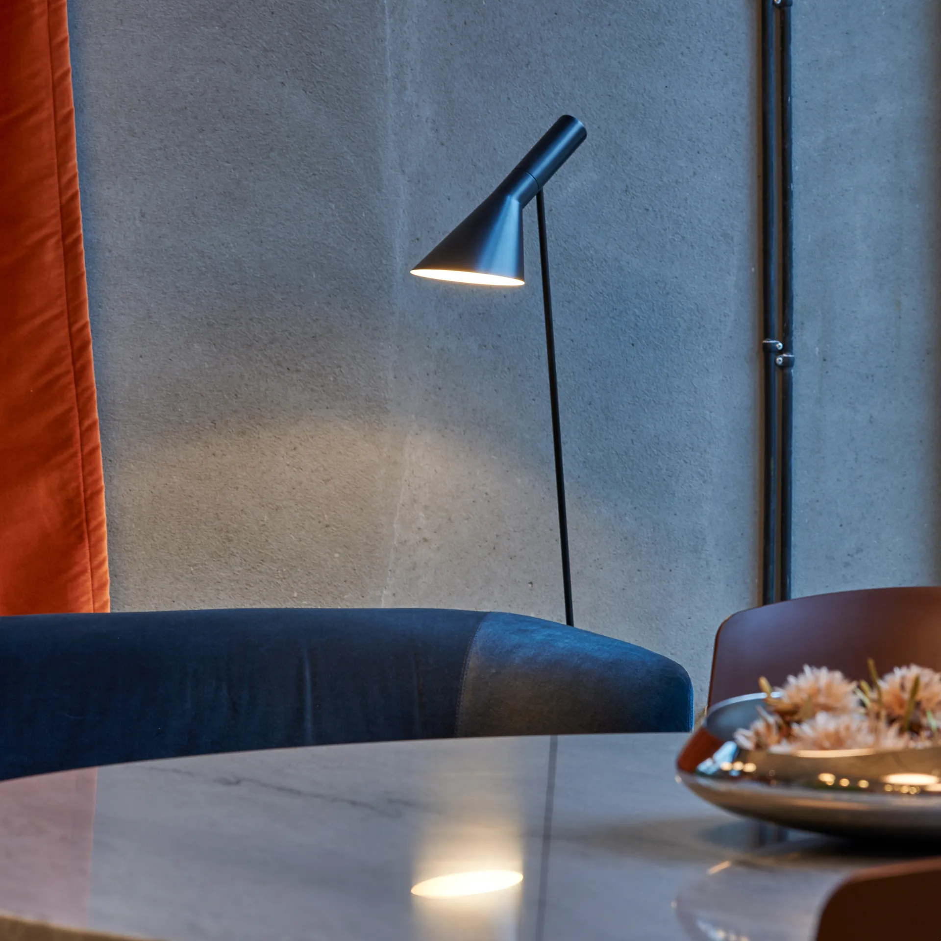 AJ φψτιστικό δαπέδου, Μαύρο Louis Poulsen