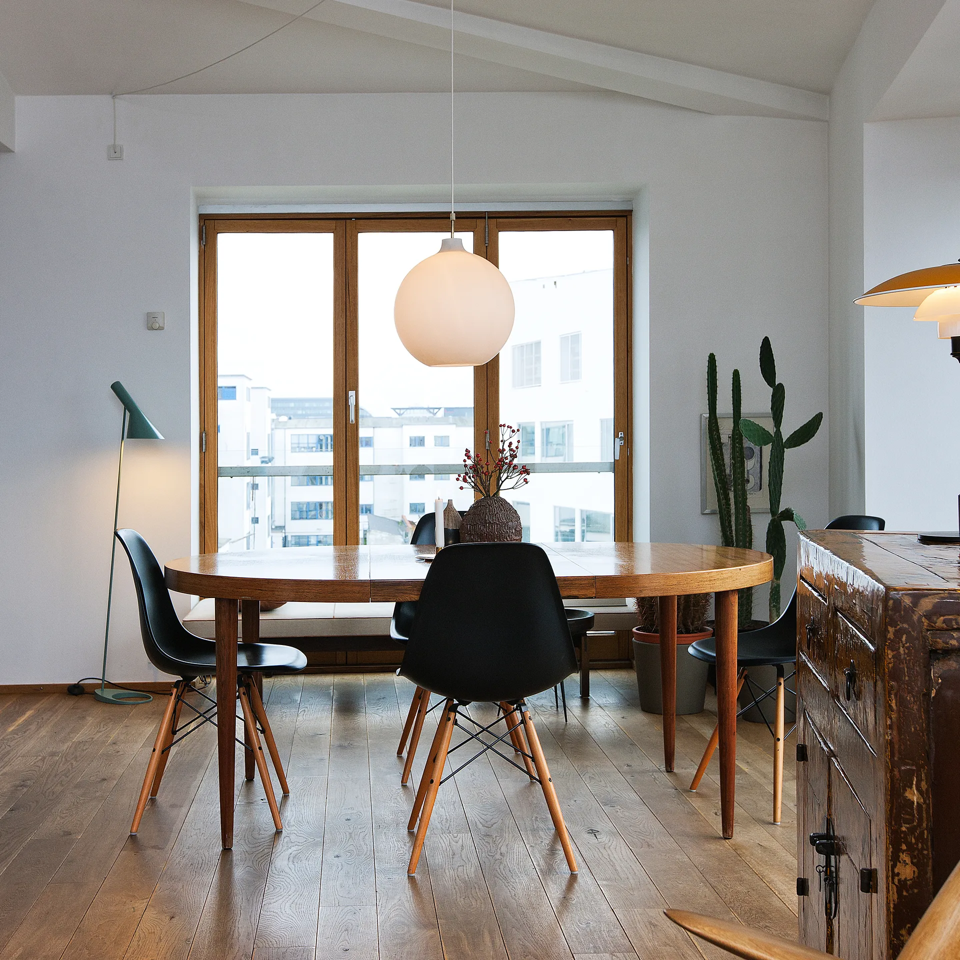 AJ φψτιστικό δαπέδου, Ελαφρύ πετρέλαιο Louis Poulsen