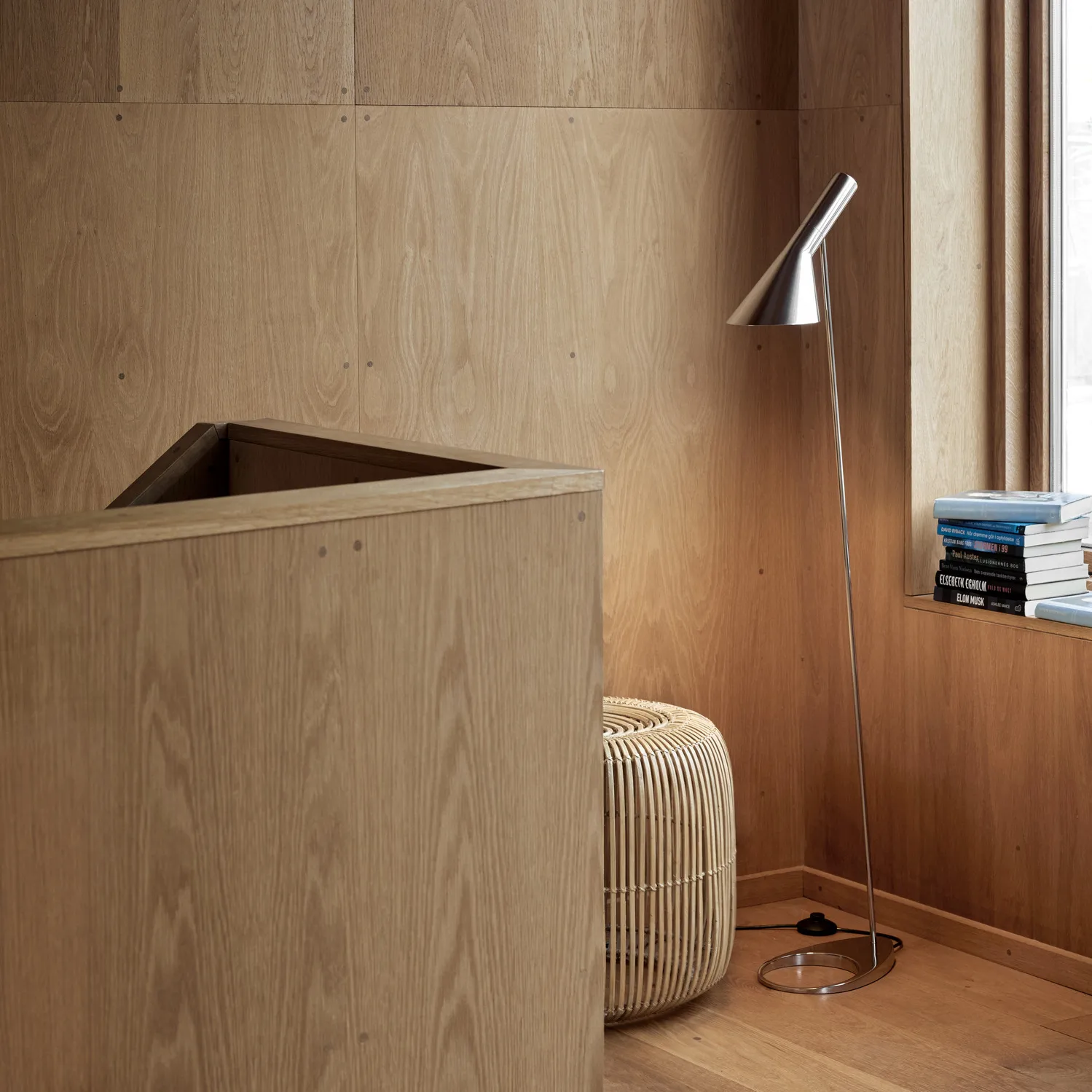 AJ φψτιστικό δαπέδου, Γυαλισμένο ανοξείδωτο ατσάλι Louis Poulsen