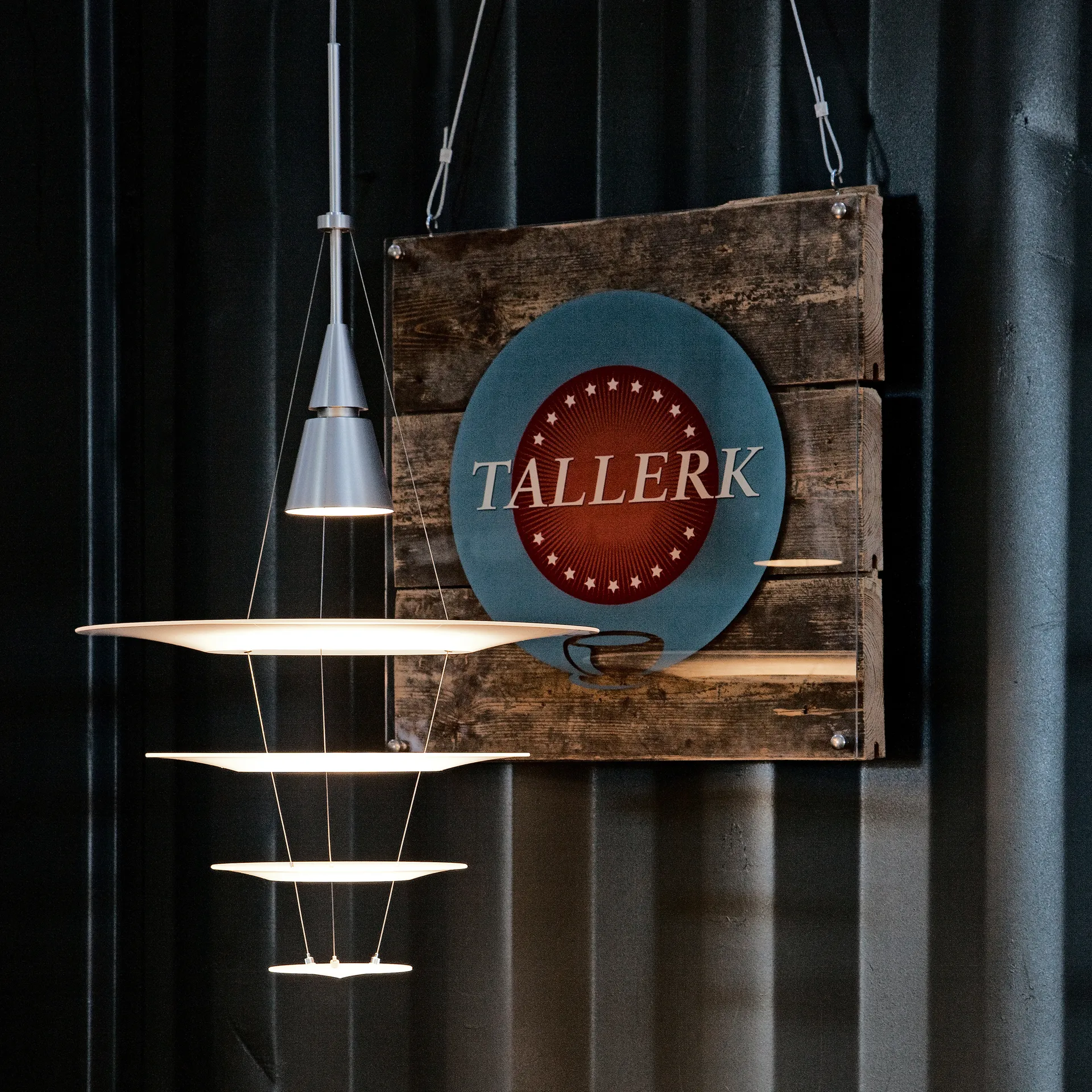 Enigma 825 κρεμαστό φωτιστικό, Μαύρο, LED Louis Poulsen