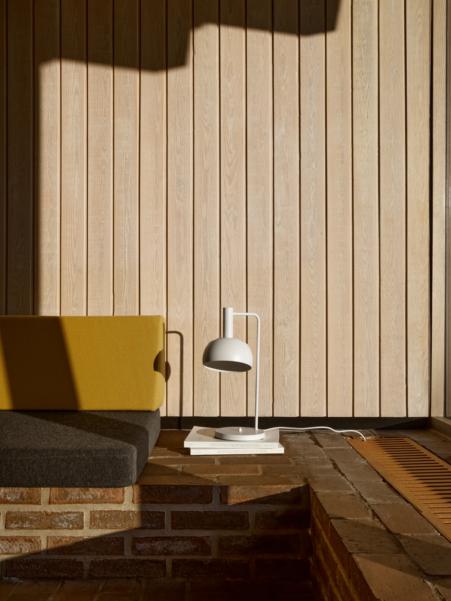 FJ Elements επιτραπέζιο φωτιστικό Ø17,5 cm, White Louis Poulsen