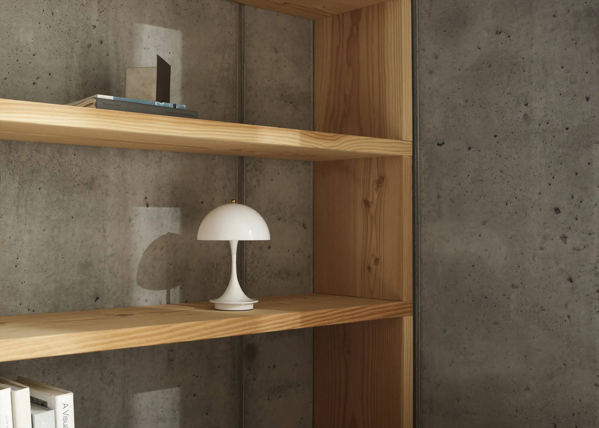 Panthella 160 φορητό επιτραπέζιο φωτιστικό Anniversary Edition, Brass metallised-white Louis Poulsen