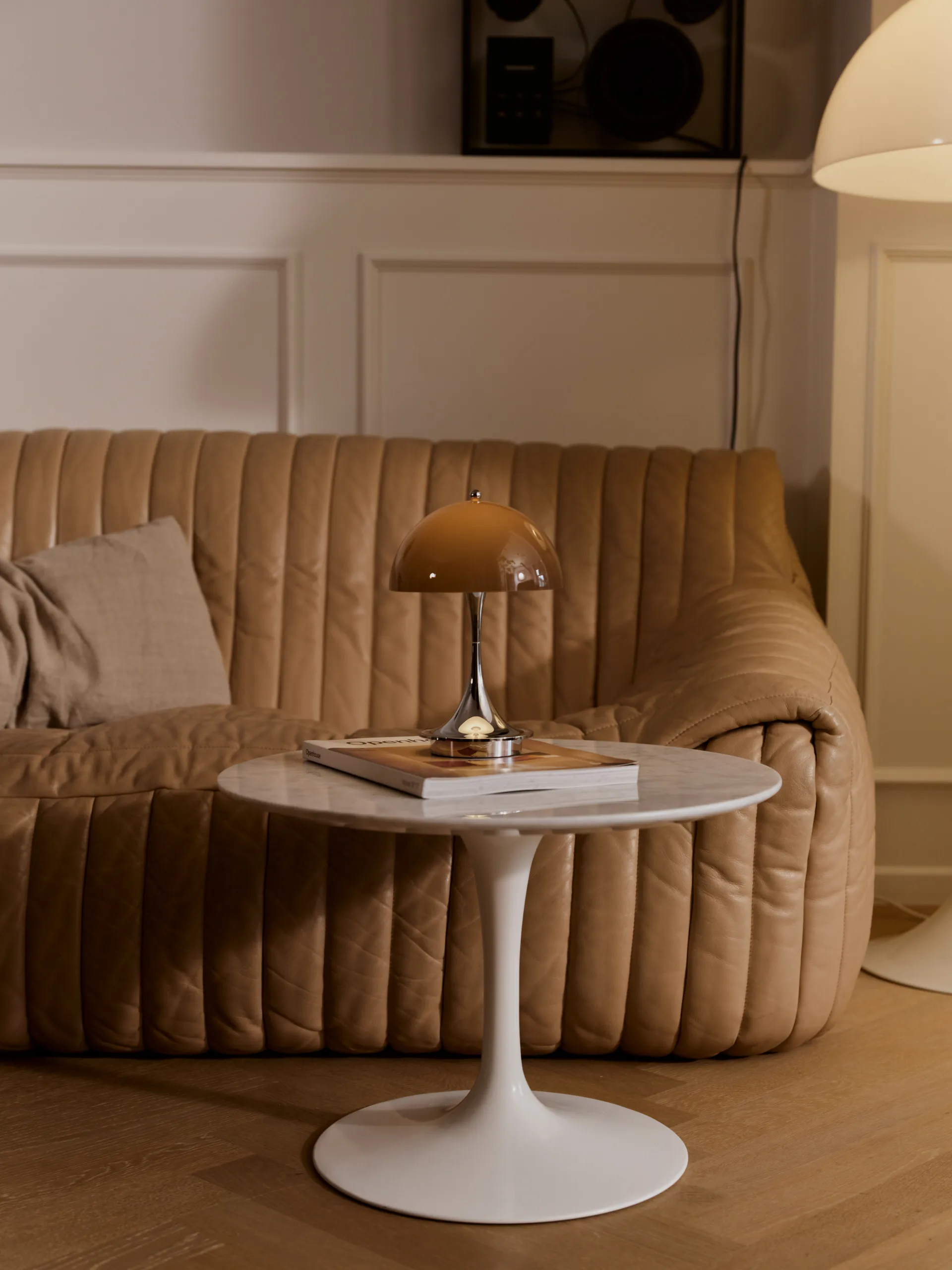 Panthella 160 Portable v3 επιτραπέζιο φωτιστικό, Original Opal Brown Louis Poulsen