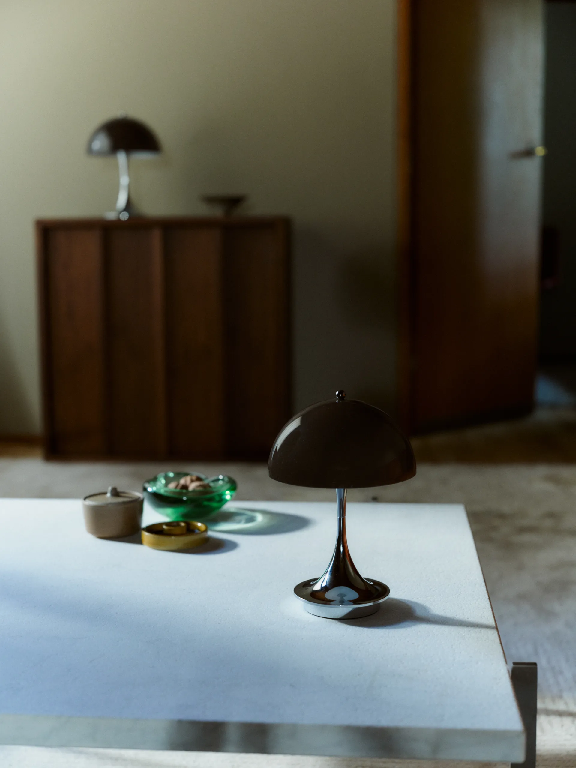 Panthella 160 Portable v3 επιτραπέζιο φωτιστικό, Original Opal Brown Louis Poulsen