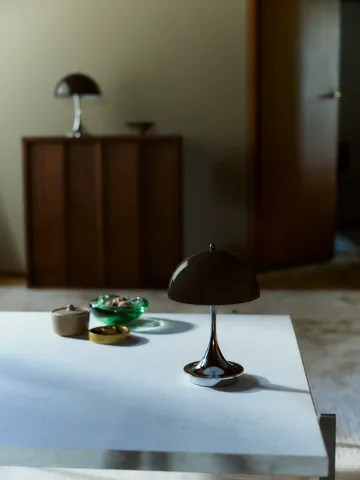 Panthella 160 Portable v3 επιτραπέζιο φωτιστικό - Original Opal Brown - Louis Poulsen