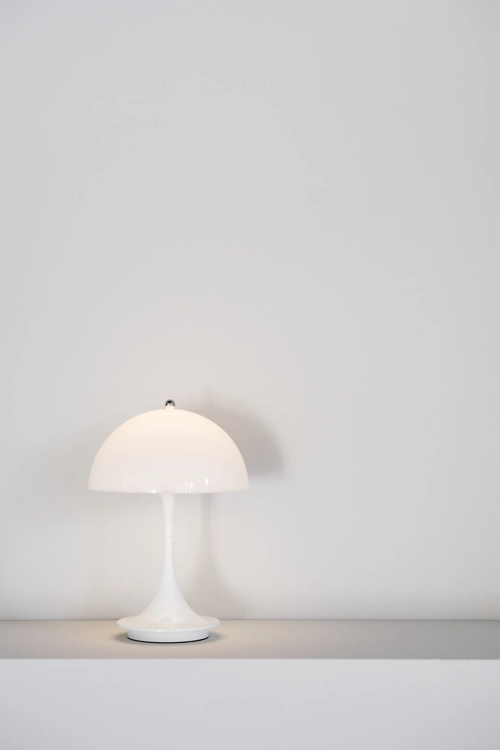 Panthella 160 portable επιτραπέζιο φωτιστικό, Οπαλίνα Louis Poulsen