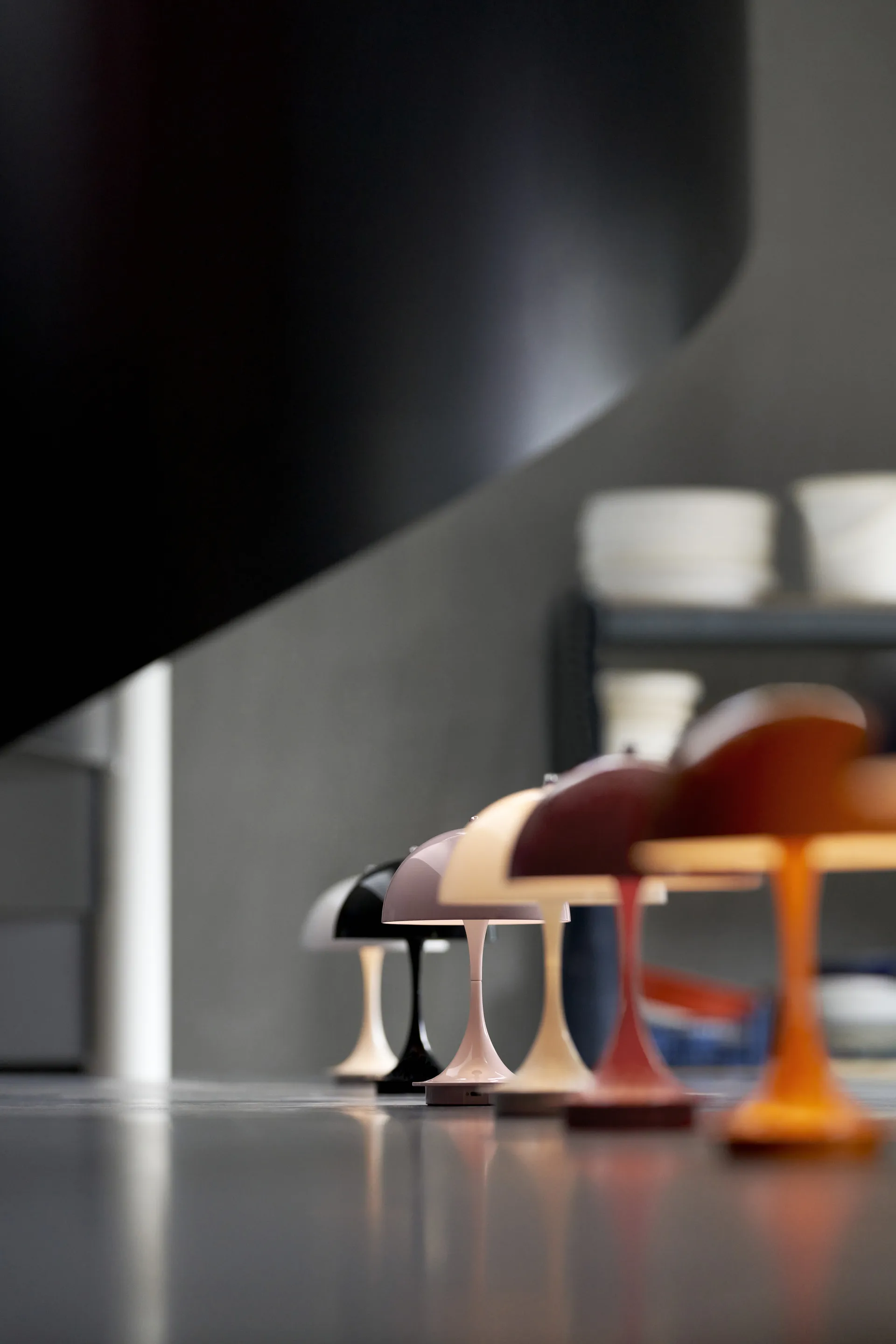 Panthella 160 portable επιτραπέζιο φωτιστικό, Οπαλίνα Louis Poulsen