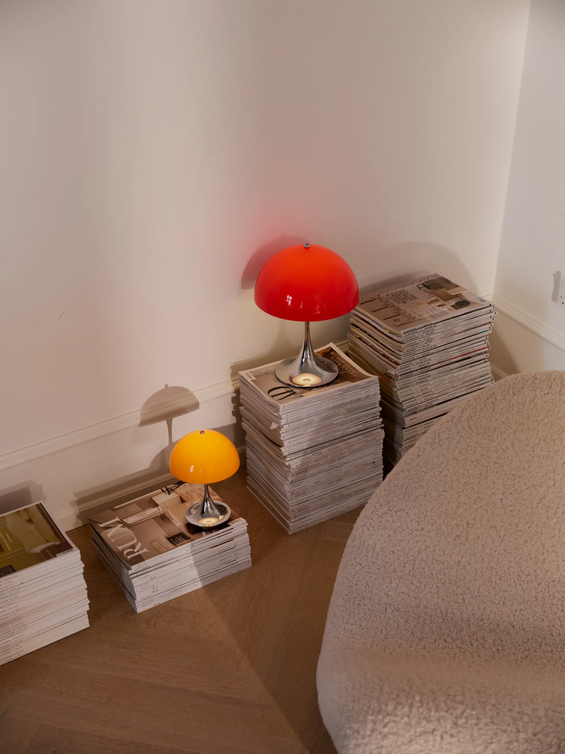 Panthella 250 φορητό επιτραπέζιο φωτιστικό V3, Original Opal Red Louis Poulsen