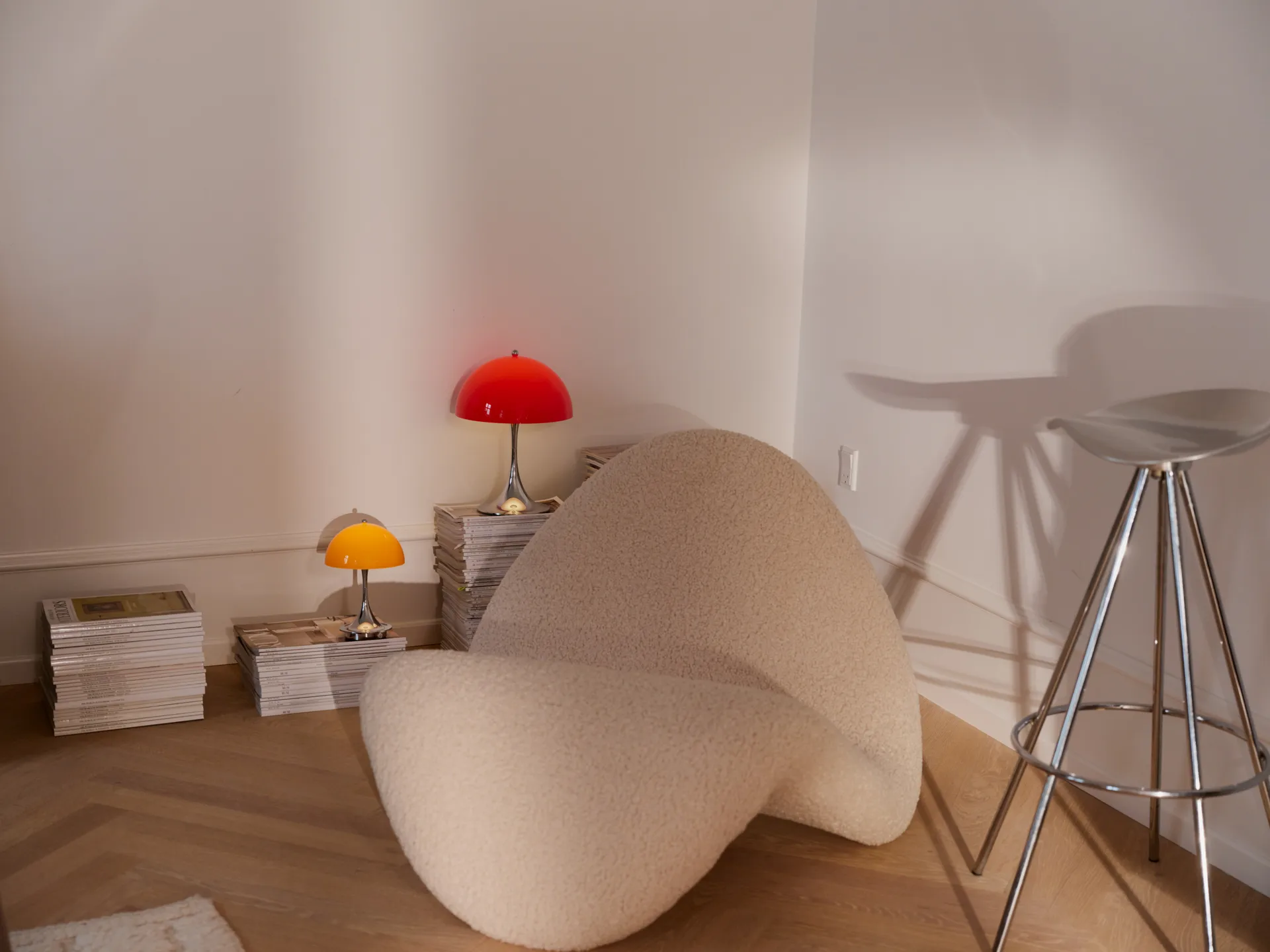 Panthella 250 φορητό επιτραπέζιο φωτιστικό V3, Original Opal Red Louis Poulsen