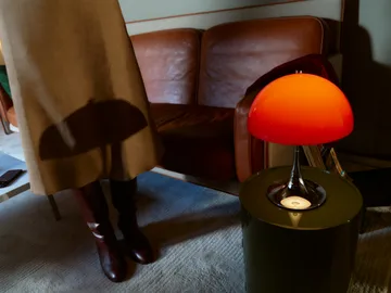 Panthella 250 φορητό επιτραπέζιο φωτιστικό V3 - Original Opal Red - Louis Poulsen