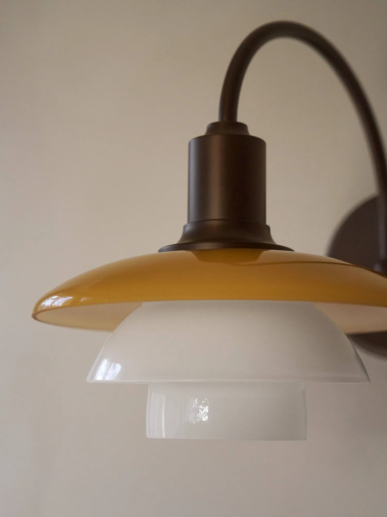 PH 2/2 Centenary Edition απλίκα, Amber-opal white, stickkontakt Louis Poulsen