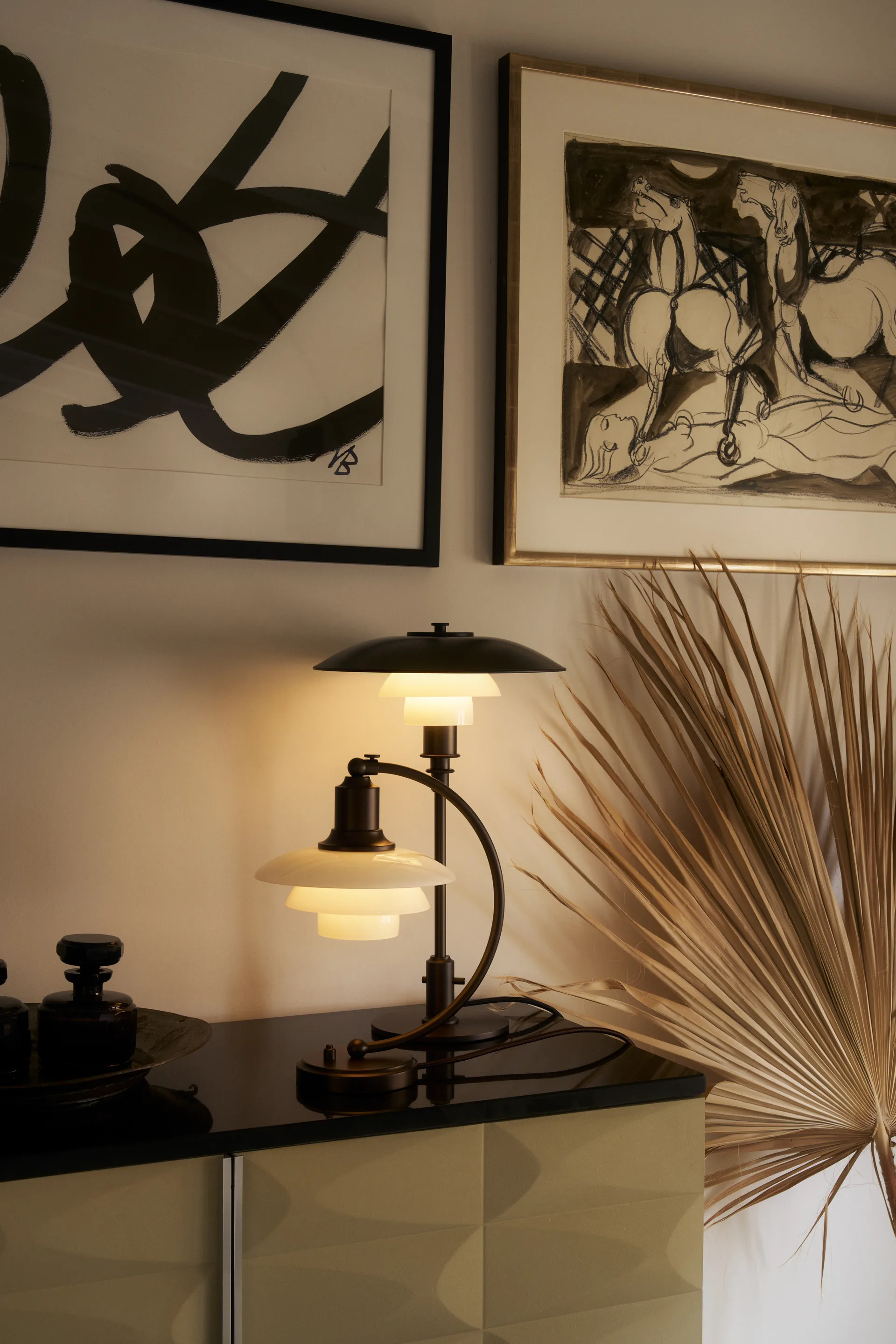 PH 3/2 Luna επιτραπέζιο φωτιστικό, Aged brass-Οπαλικό γυαλί Louis Poulsen