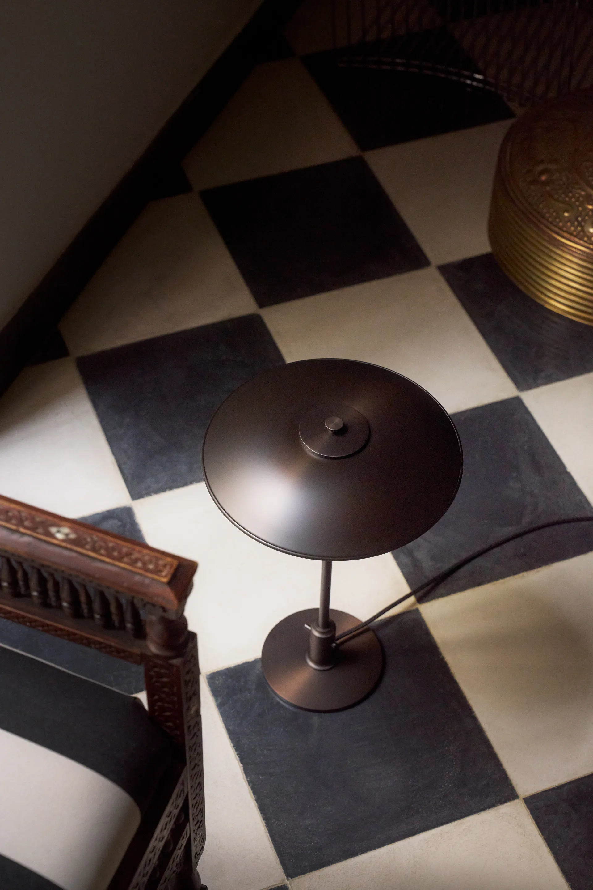 PH 3/2 Luna επιτραπέζιο φωτιστικό, Aged brass-Οπαλικό γυαλί Louis Poulsen