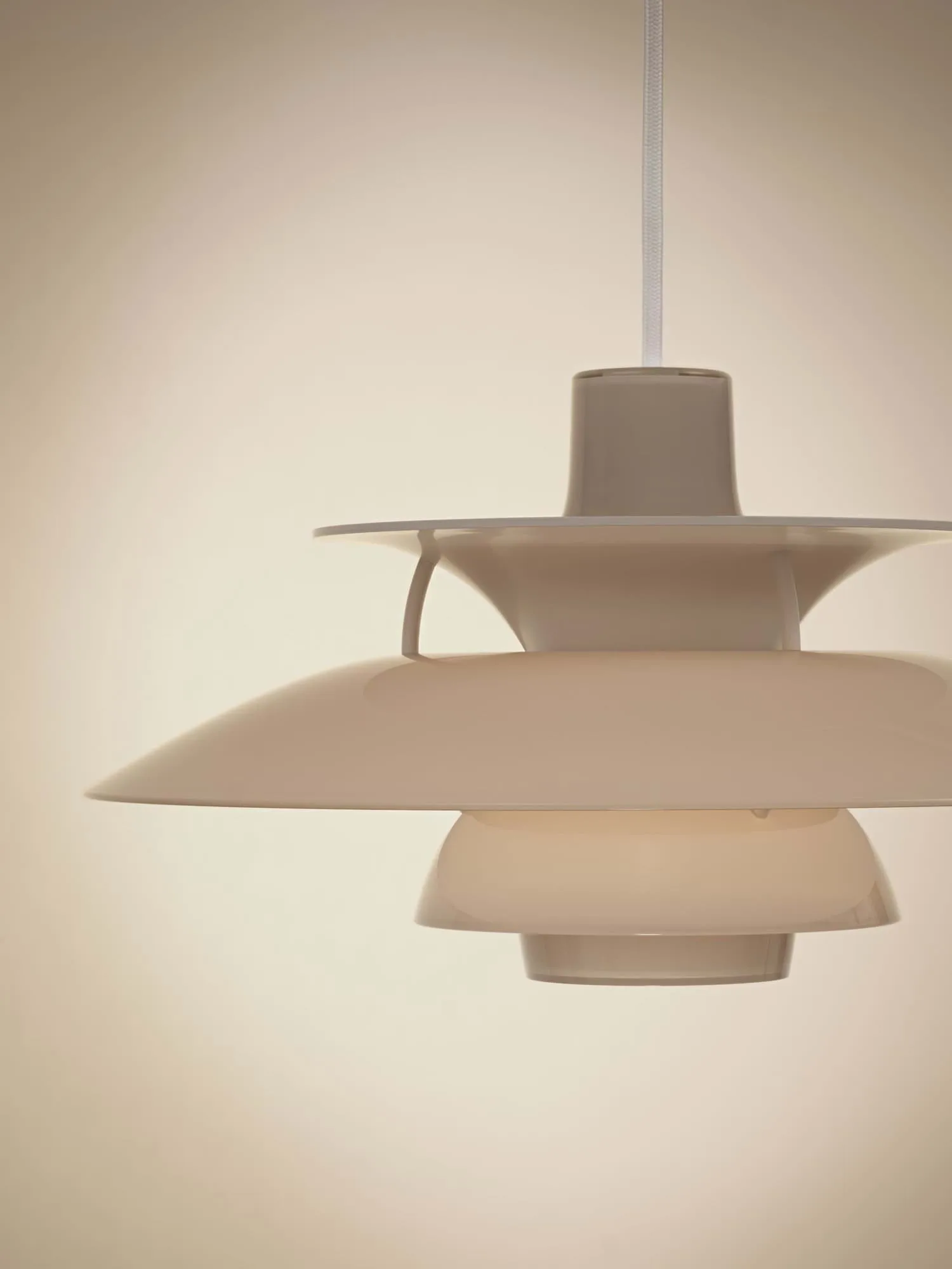 PH 5 κρεμαστό φωτιστικό, Ø320, Opal beige Louis Poulsen