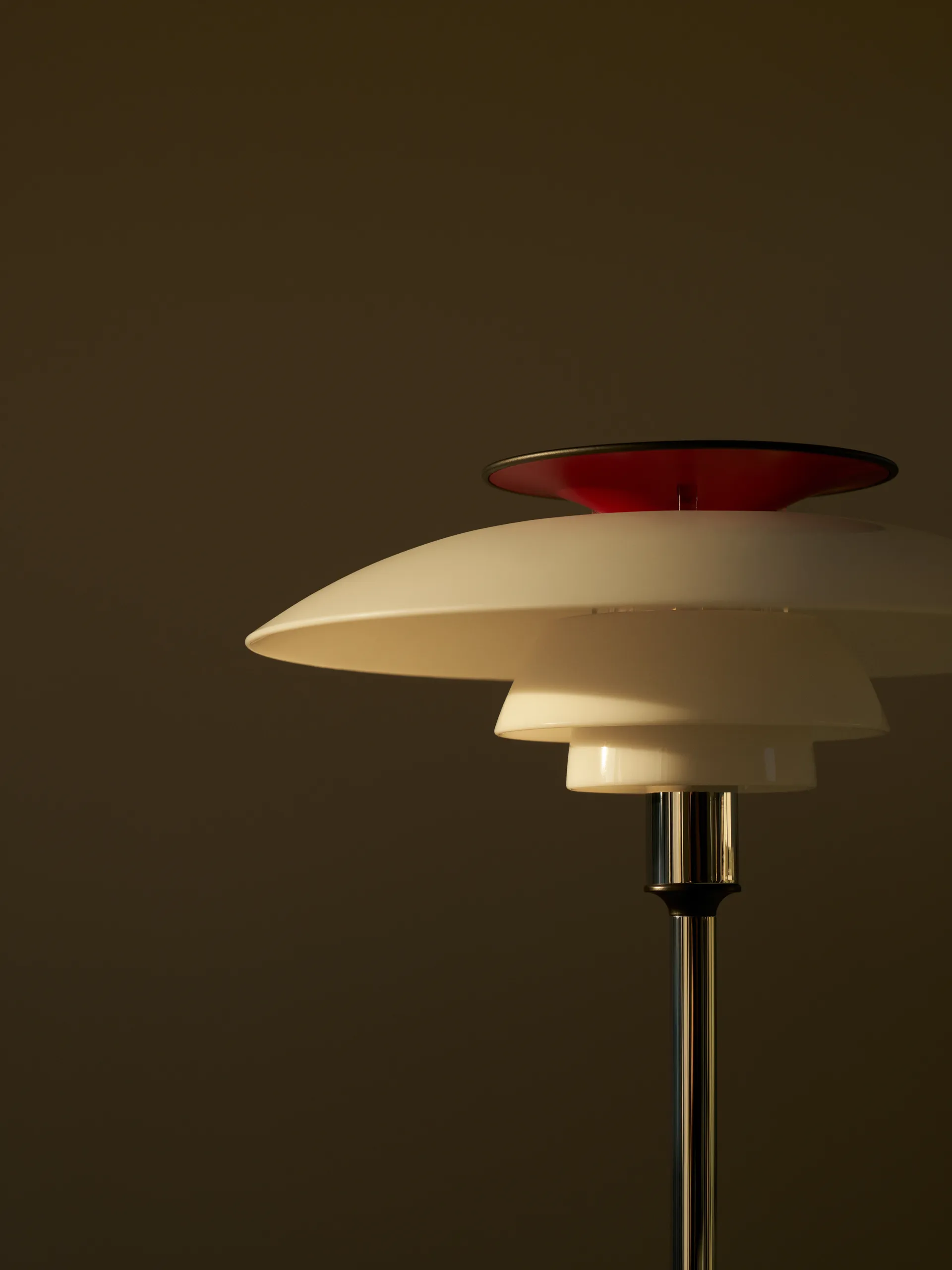 PH 80 φορητό επιτραπέζιο φωτιστικό, Λευκό οπάλ, επιχρωμιωμένο Louis Poulsen