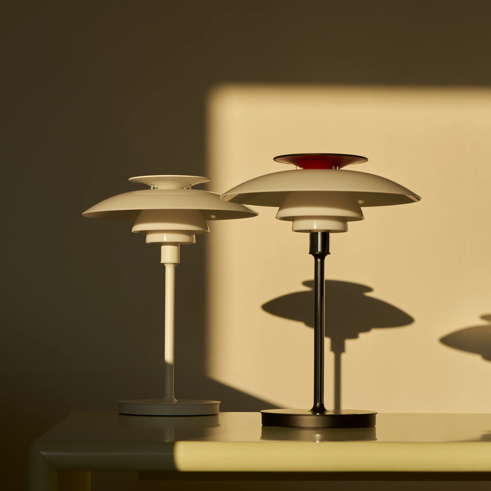 PH 80 φορητό επιτραπέζιο φωτιστικό, Λευκό οπάλ, επιχρωμιωμένο Louis Poulsen