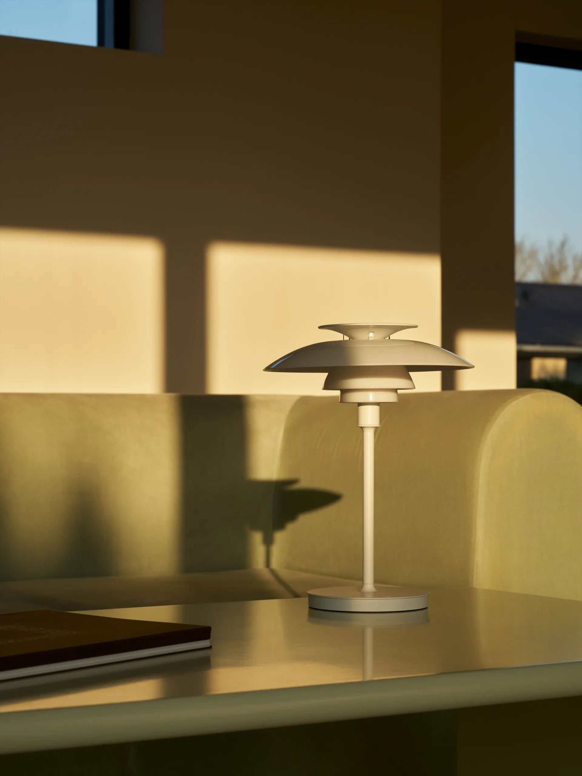 PH 80 φορητό επιτραπέζιο φωτιστικό, Λευκό οπάλ, λευκό Louis Poulsen