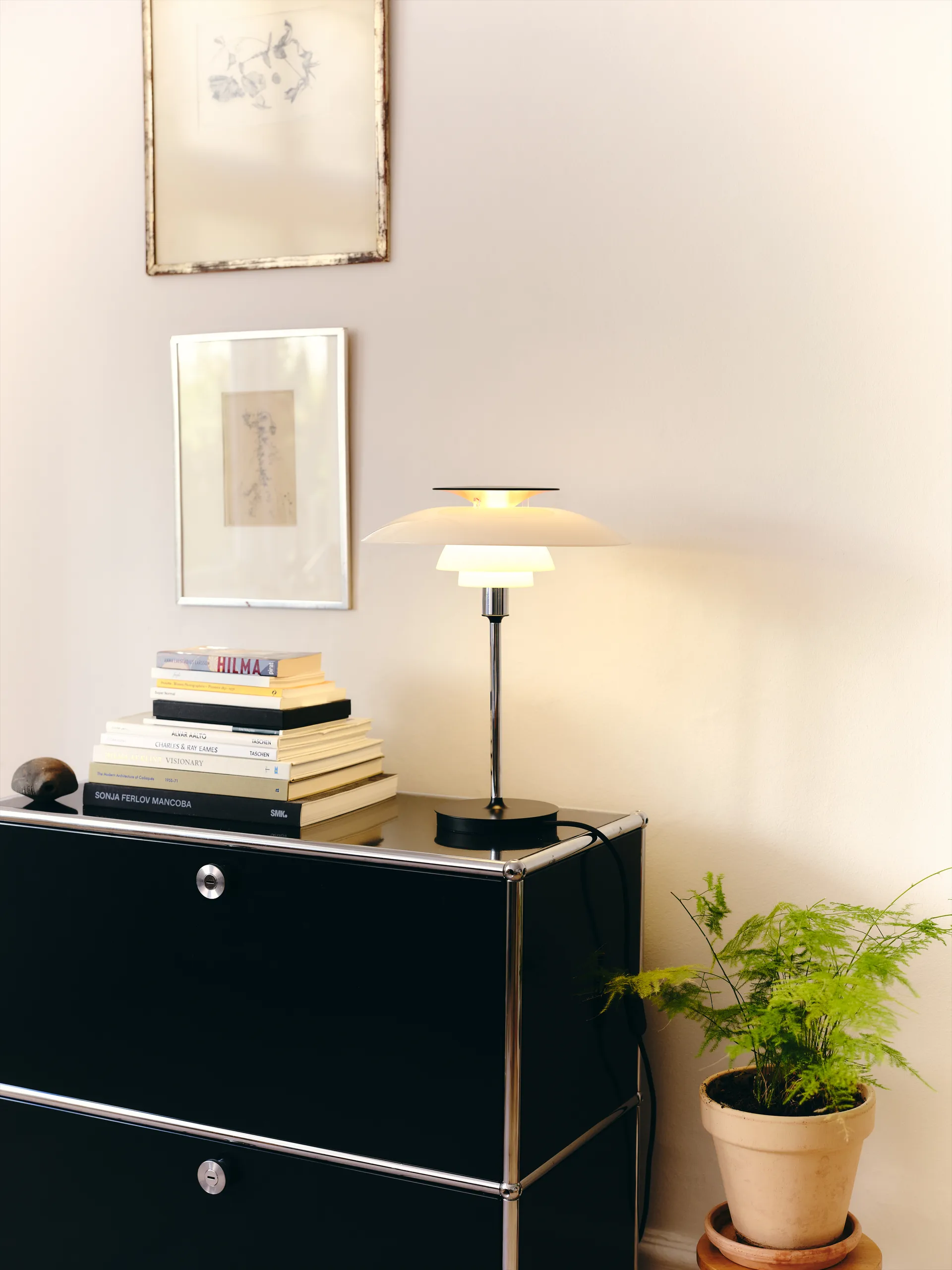 PH 80 επιτραπέζιο φωτιστικό, Λευκό οπάλ, επιχρωμιωμένο Louis Poulsen