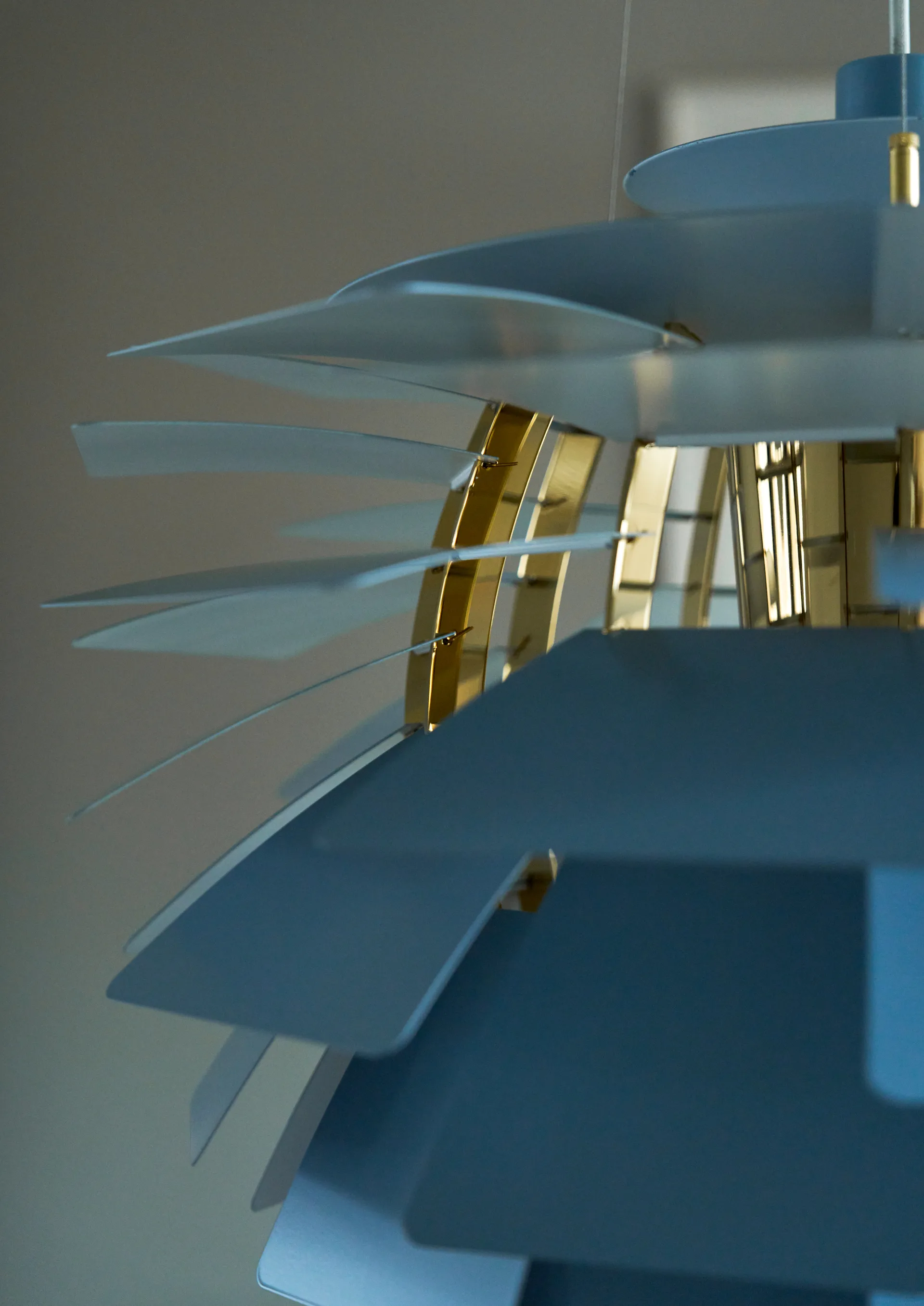 PH Artichoke κρεμαστό φωτιστικό Ø60 cm, Dusty blue-brass metallised Louis Poulsen