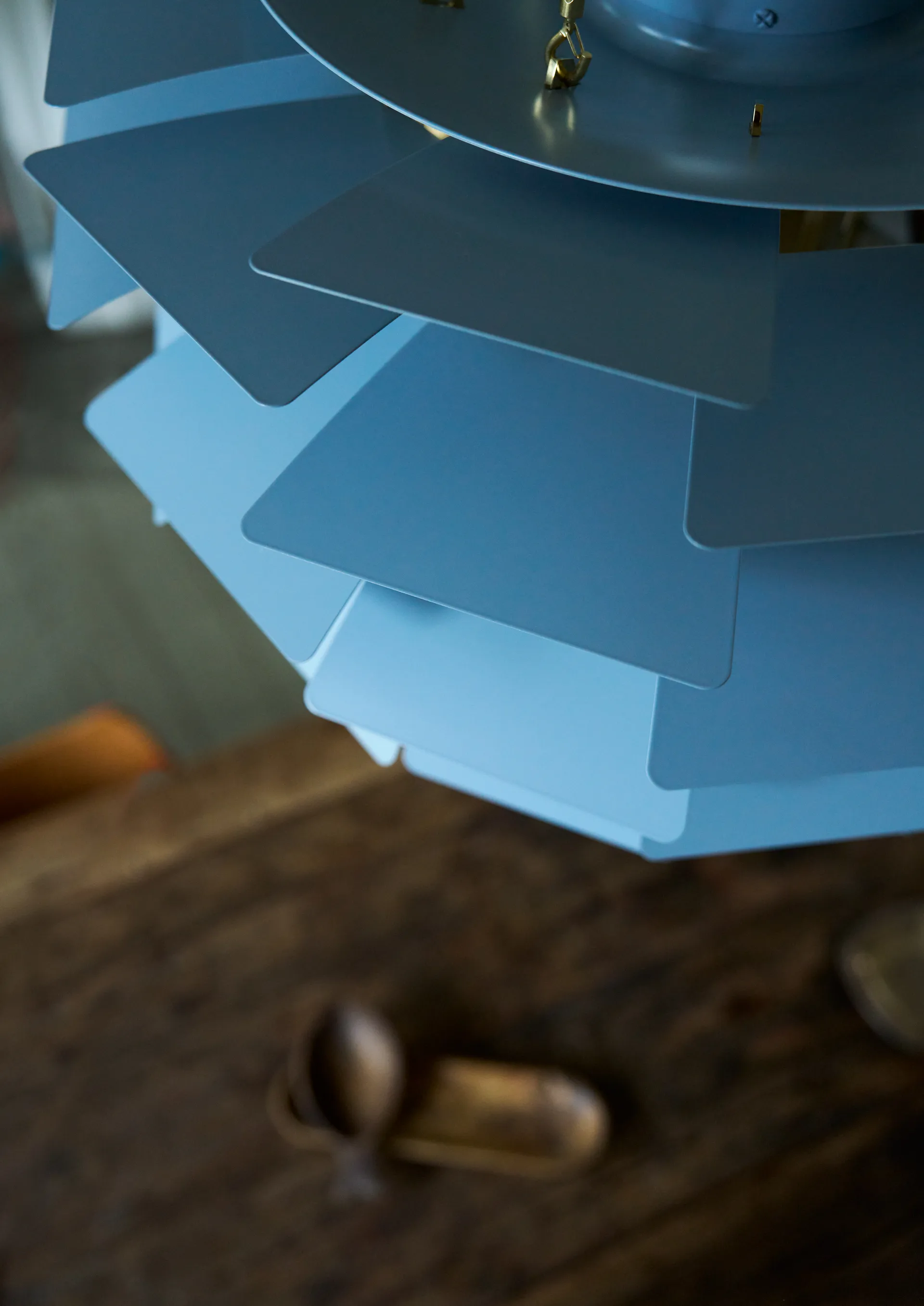 PH Artichoke κρεμαστό φωτιστικό Ø60 cm, Dusty blue-brass metallised Louis Poulsen