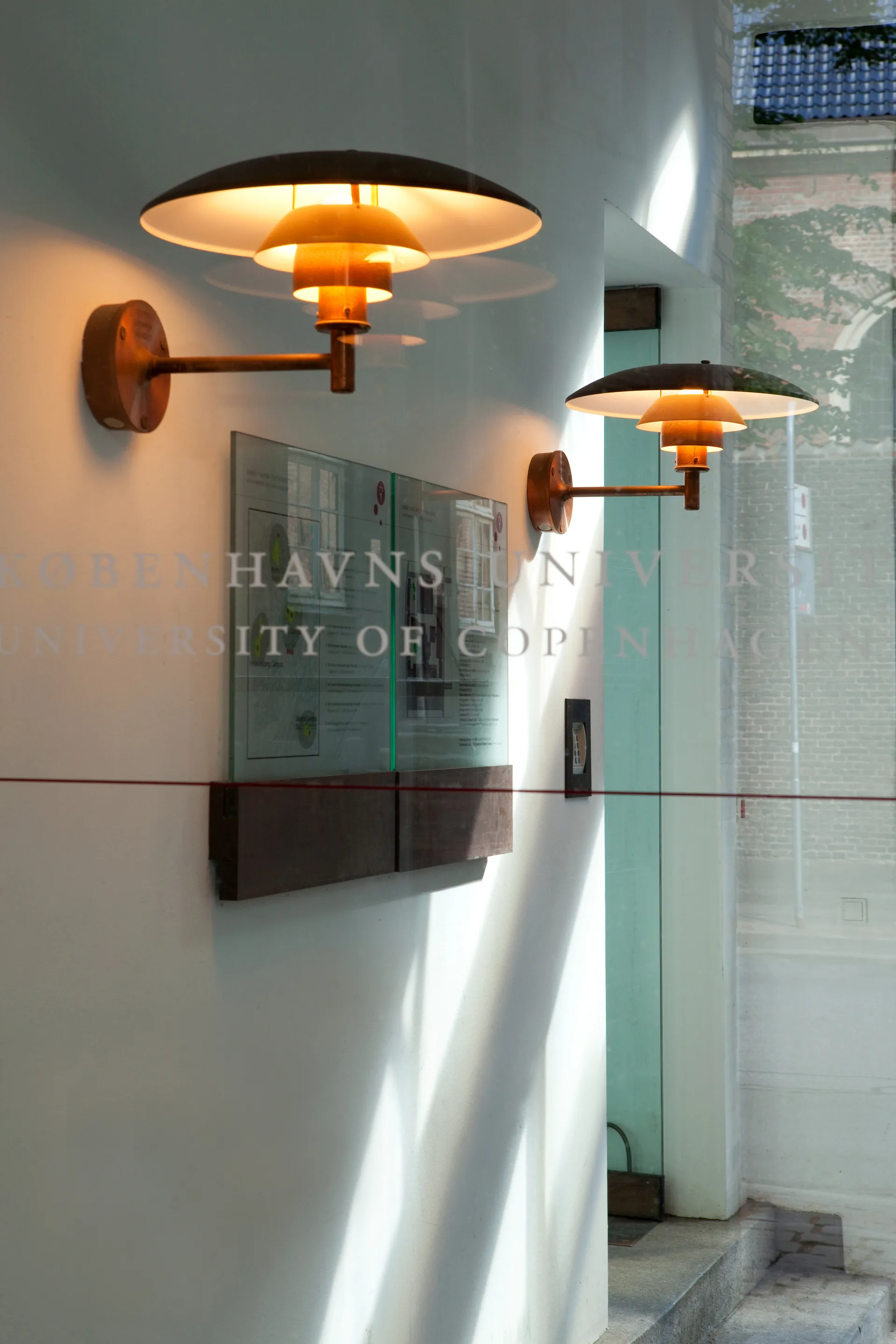 PH φωτιστικό τοίχου, Brushed copper Louis Poulsen