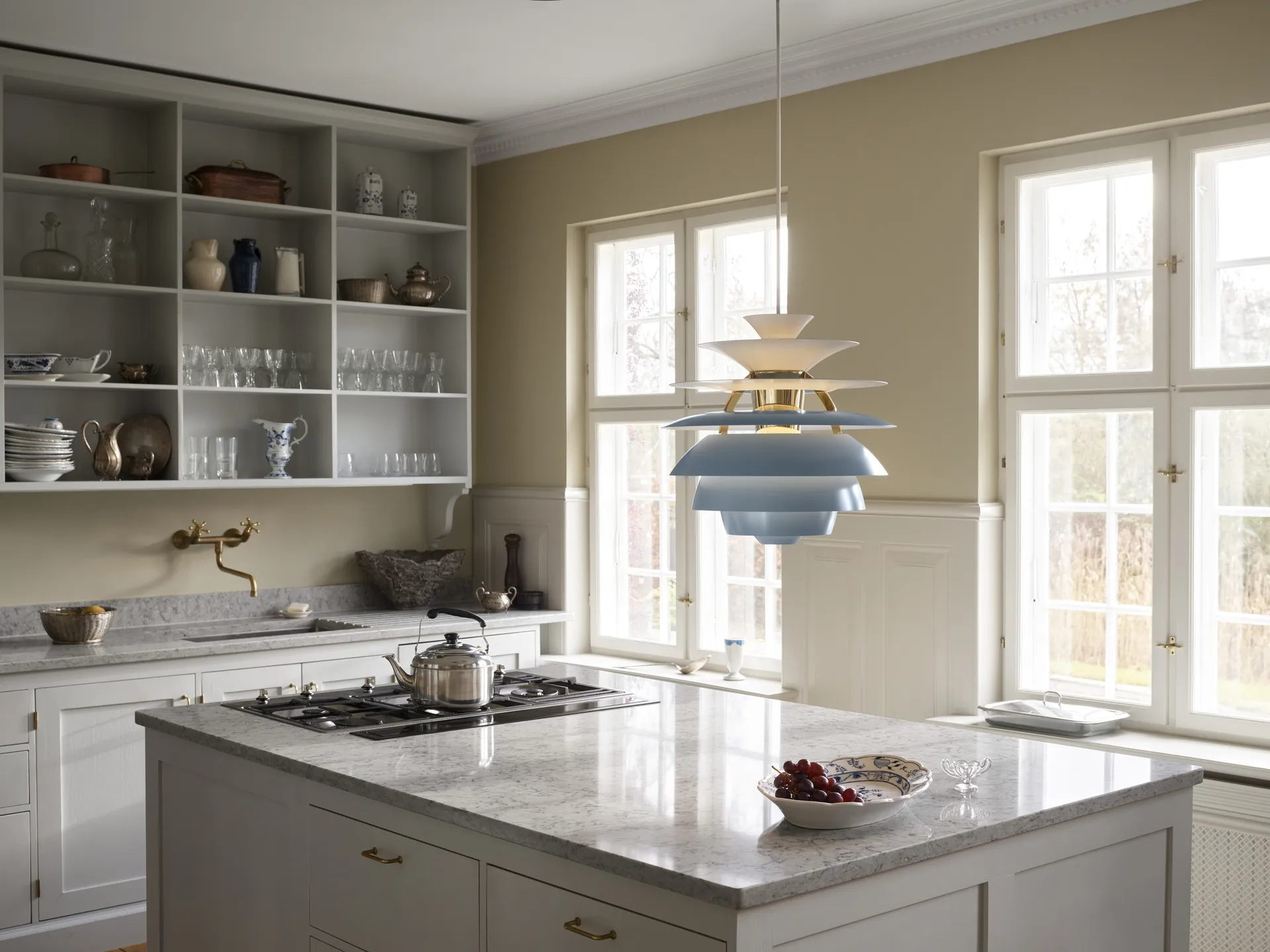 PH Snowball κρεμαστό φωτιστικό, Dusty blue-brass Louis Poulsen