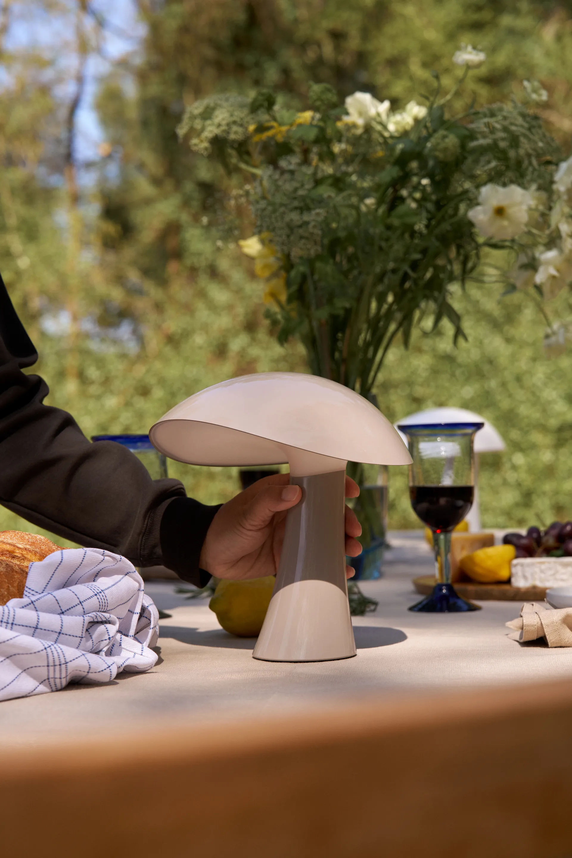 Rumee 220 φορητό επιτραπέζιο φωτιστικό, Cloud White Louis Poulsen