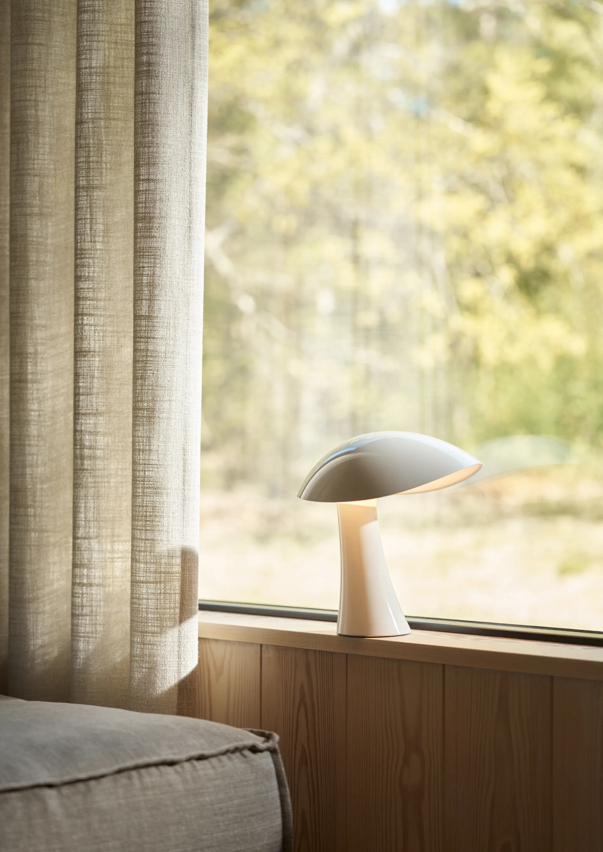 Rumee 220 φορητό επιτραπέζιο φωτιστικό, Cloud White Louis Poulsen