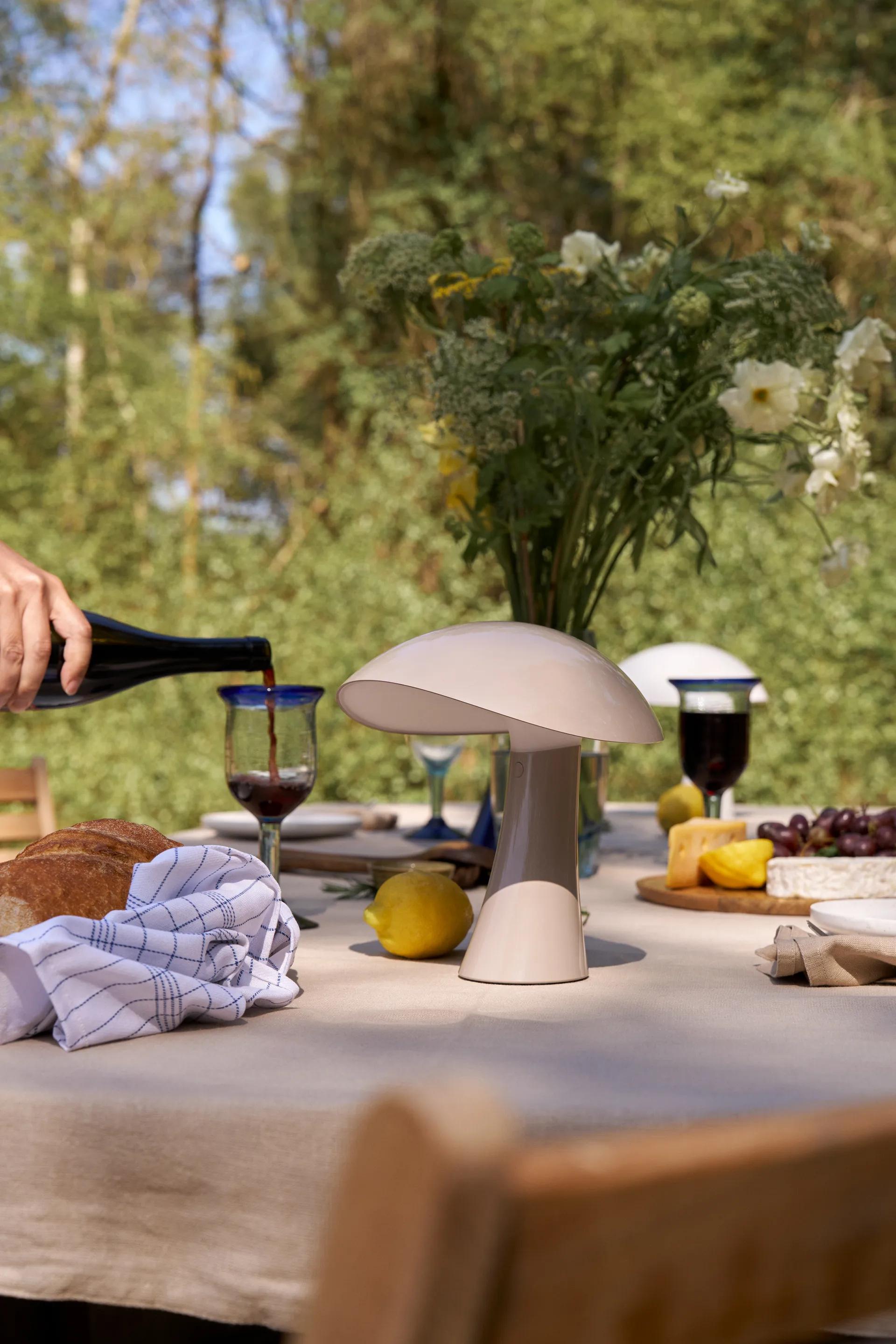 Rumee 220 φορητό επιτραπέζιο φωτιστικό, Earth Grey Louis Poulsen