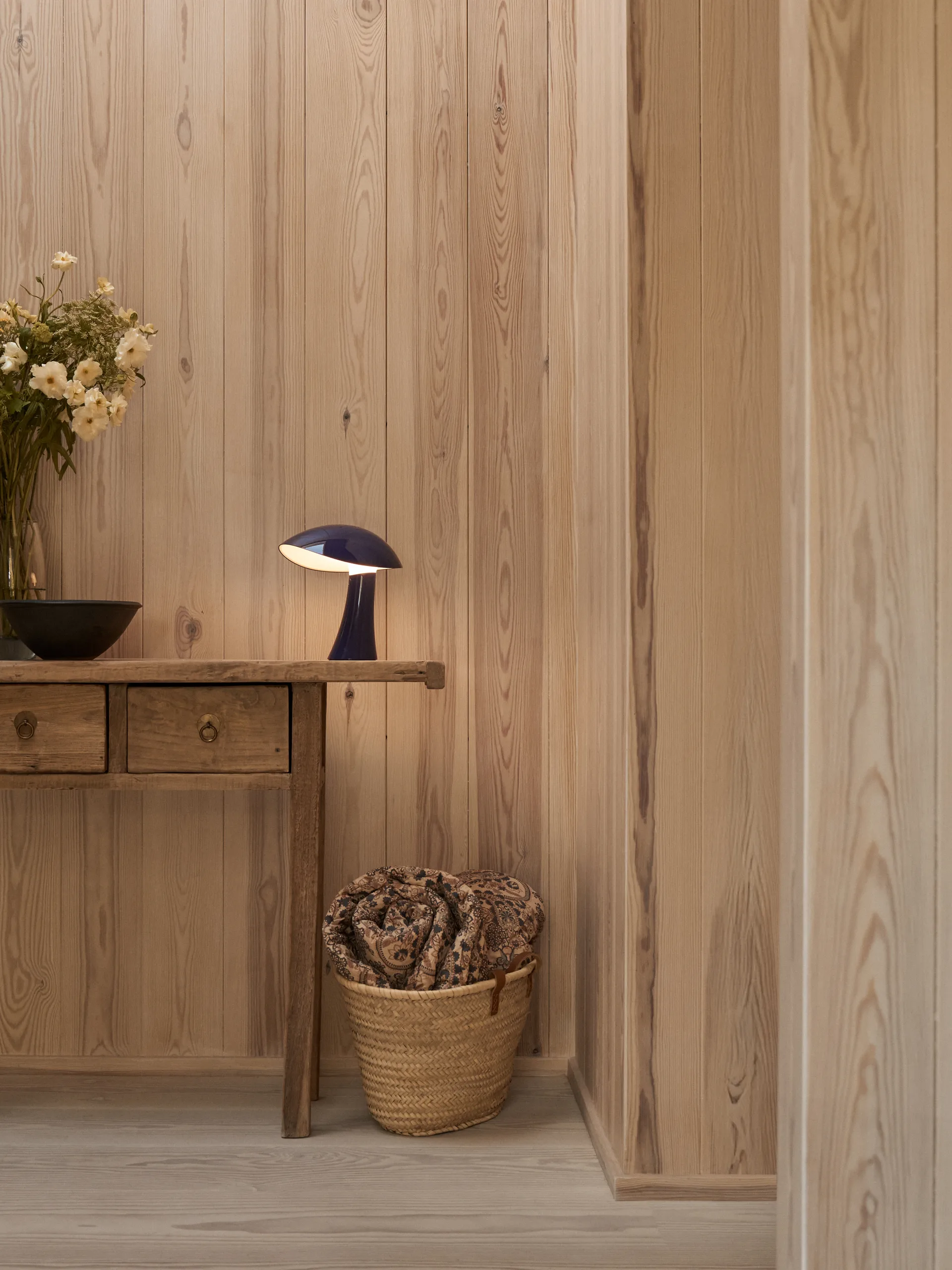 Rumee 220 φορητό επιτραπέζιο φωτιστικό, Night Blue Louis Poulsen