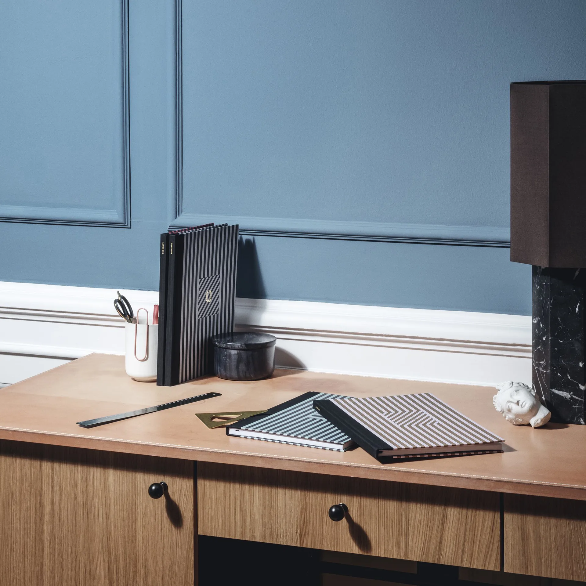 The eight over eight βάση φωτιστικού, μαύρο μάρμαρο Louise Roe