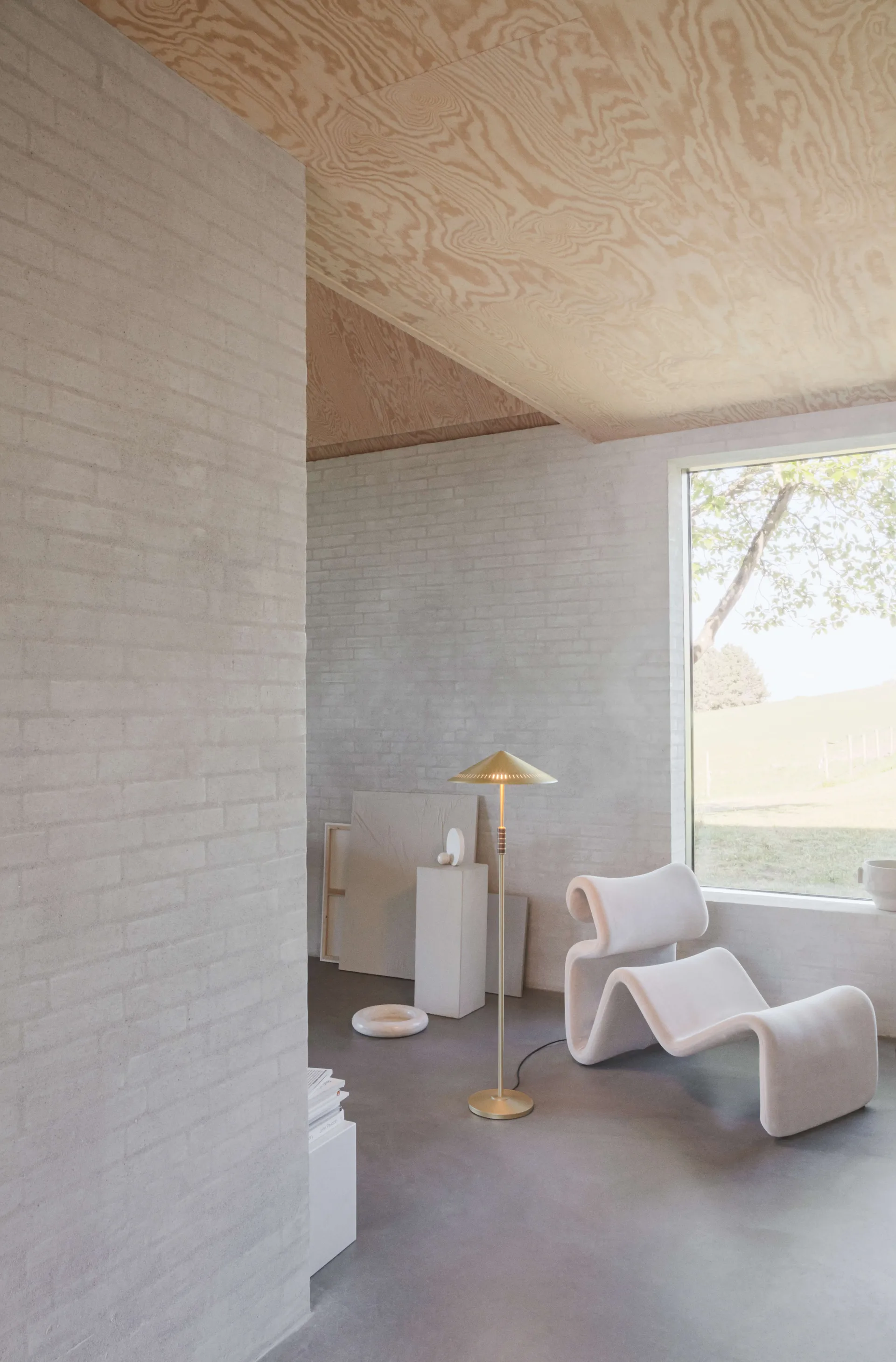 Φωτιστικό τραπεζιού Governor 405, Brass-walnut LYFA